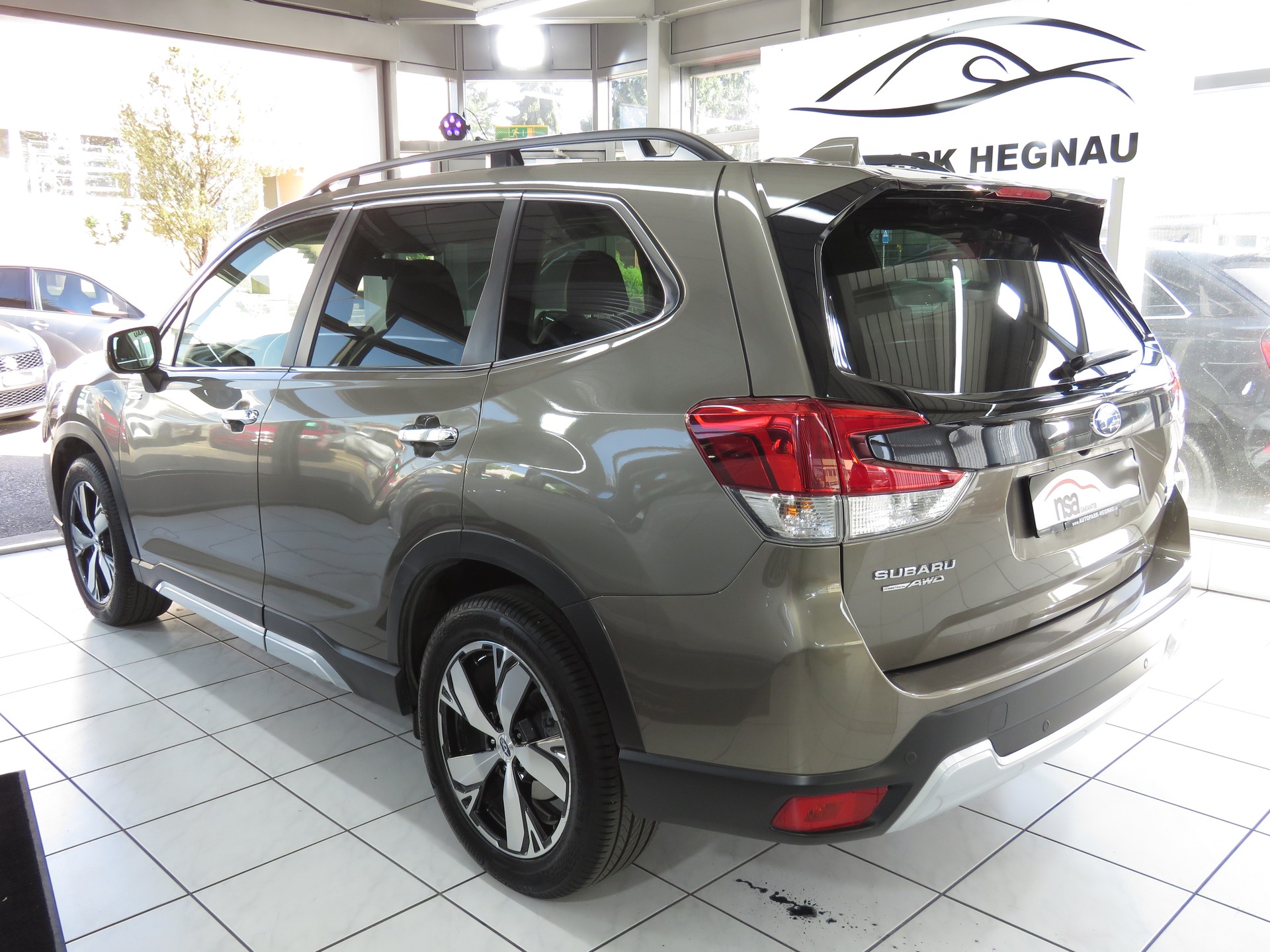 SUBARU Forester 2.0i e-Boxer Luxury Lineartronic-image-6