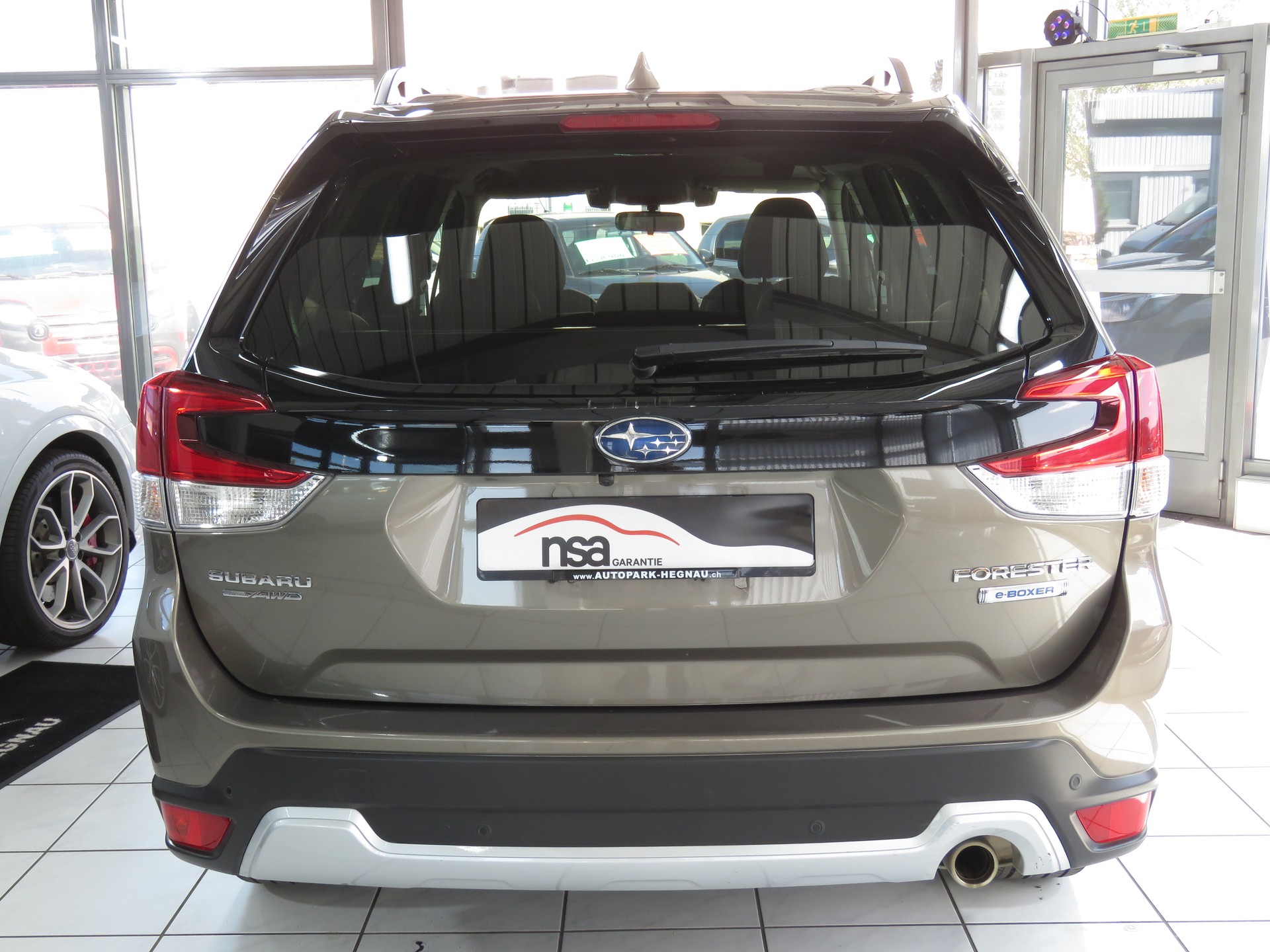 SUBARU Forester 2.0i e-Boxer Luxury Lineartronic-image-5