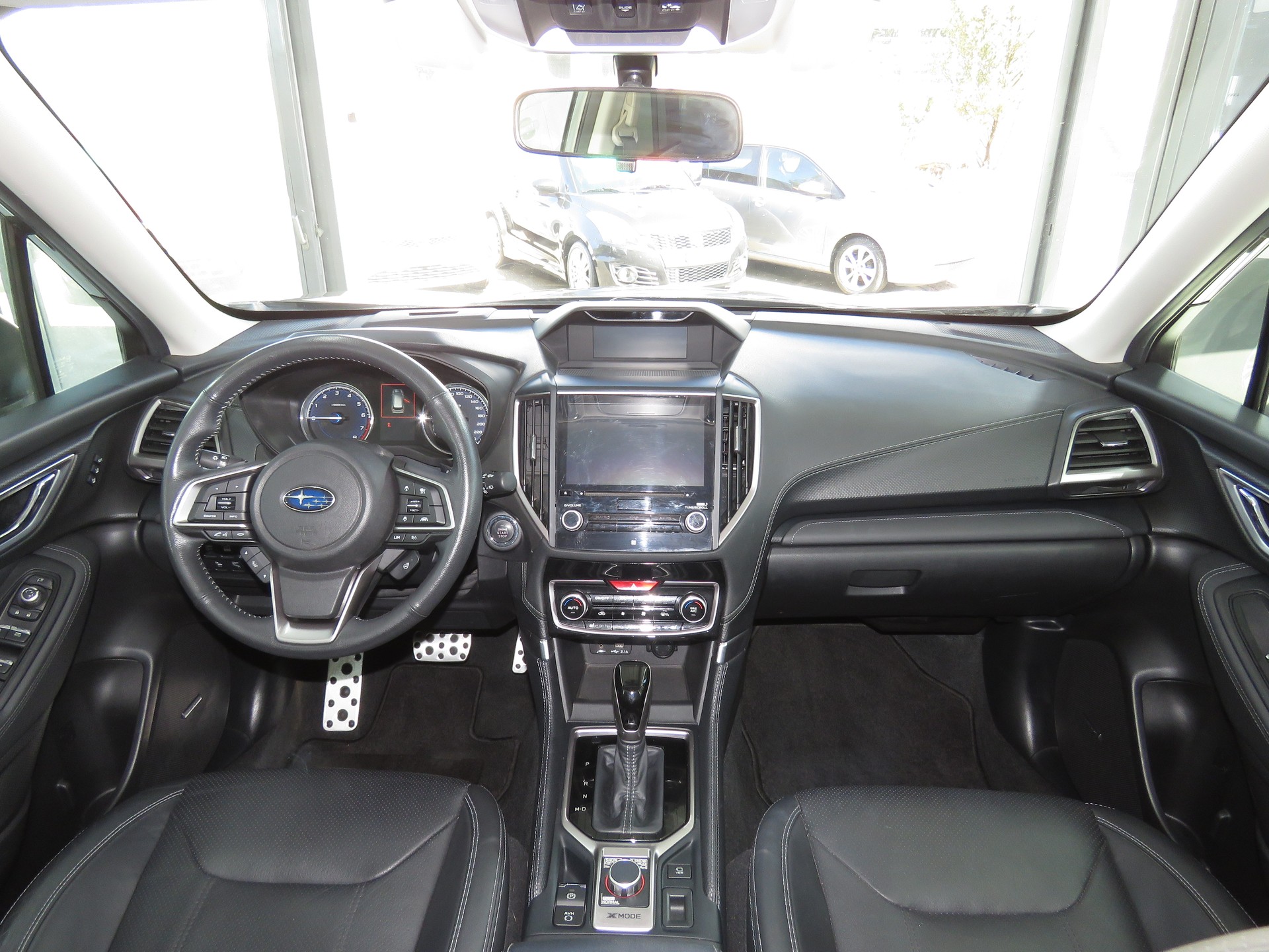 SUBARU Forester 2.0i e-Boxer Luxury Lineartronic-image-15