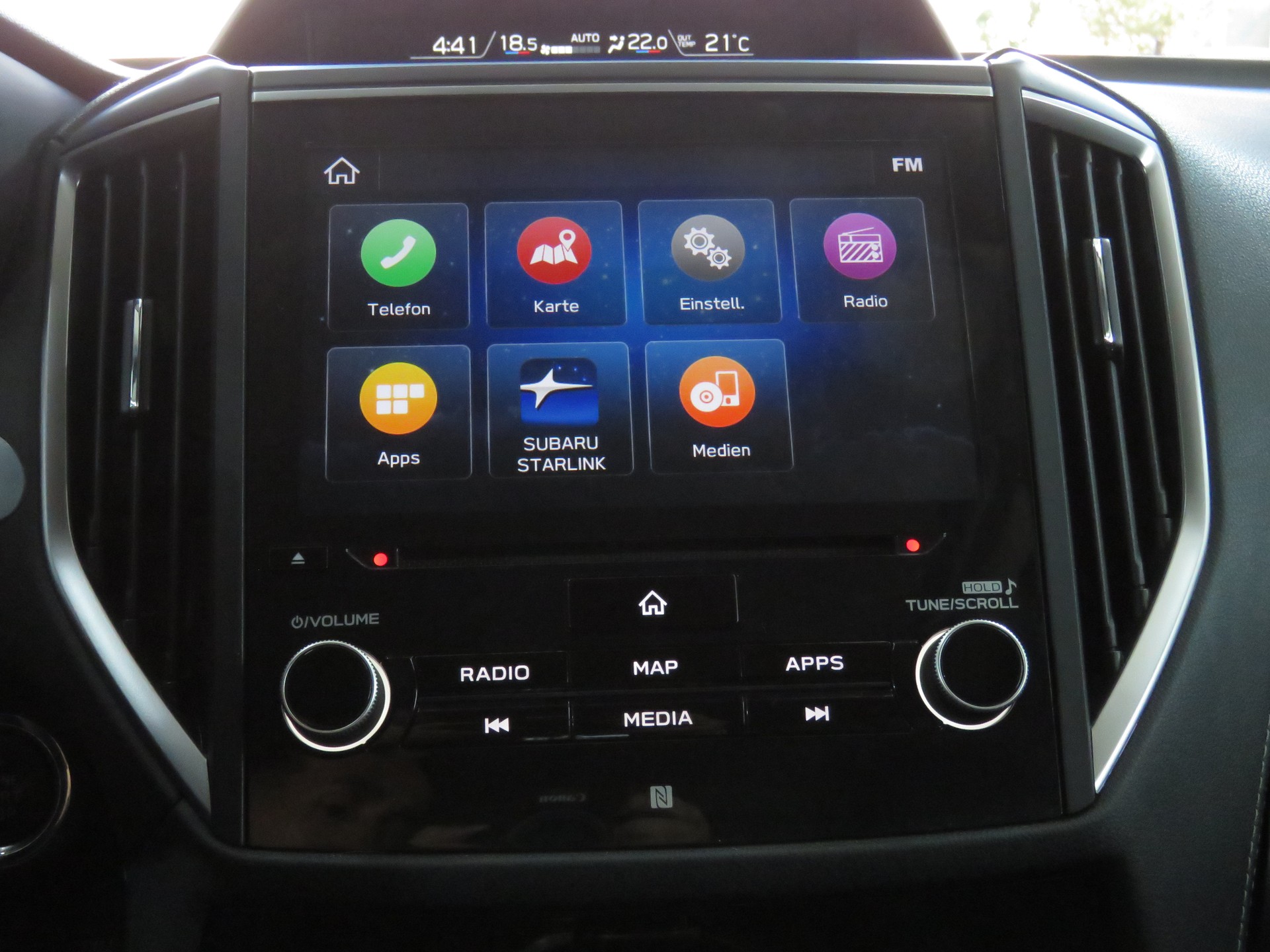 SUBARU Forester 2.0i e-Boxer Luxury Lineartronic-image-18
