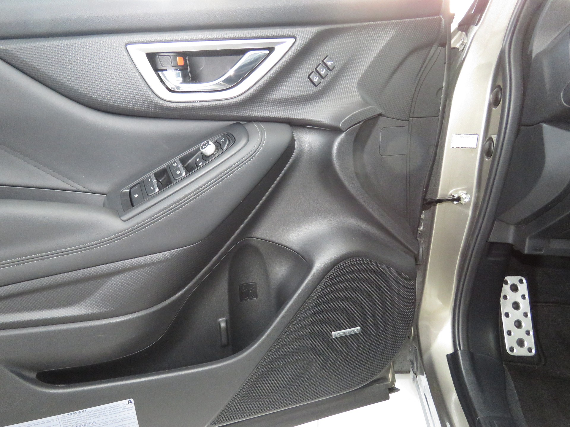 SUBARU Forester 2.0i e-Boxer Luxury Lineartronic-image-9
