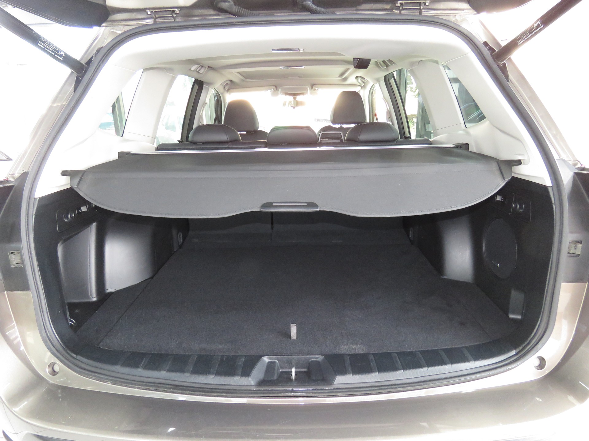 SUBARU Forester 2.0i e-Boxer Luxury Lineartronic-image-11