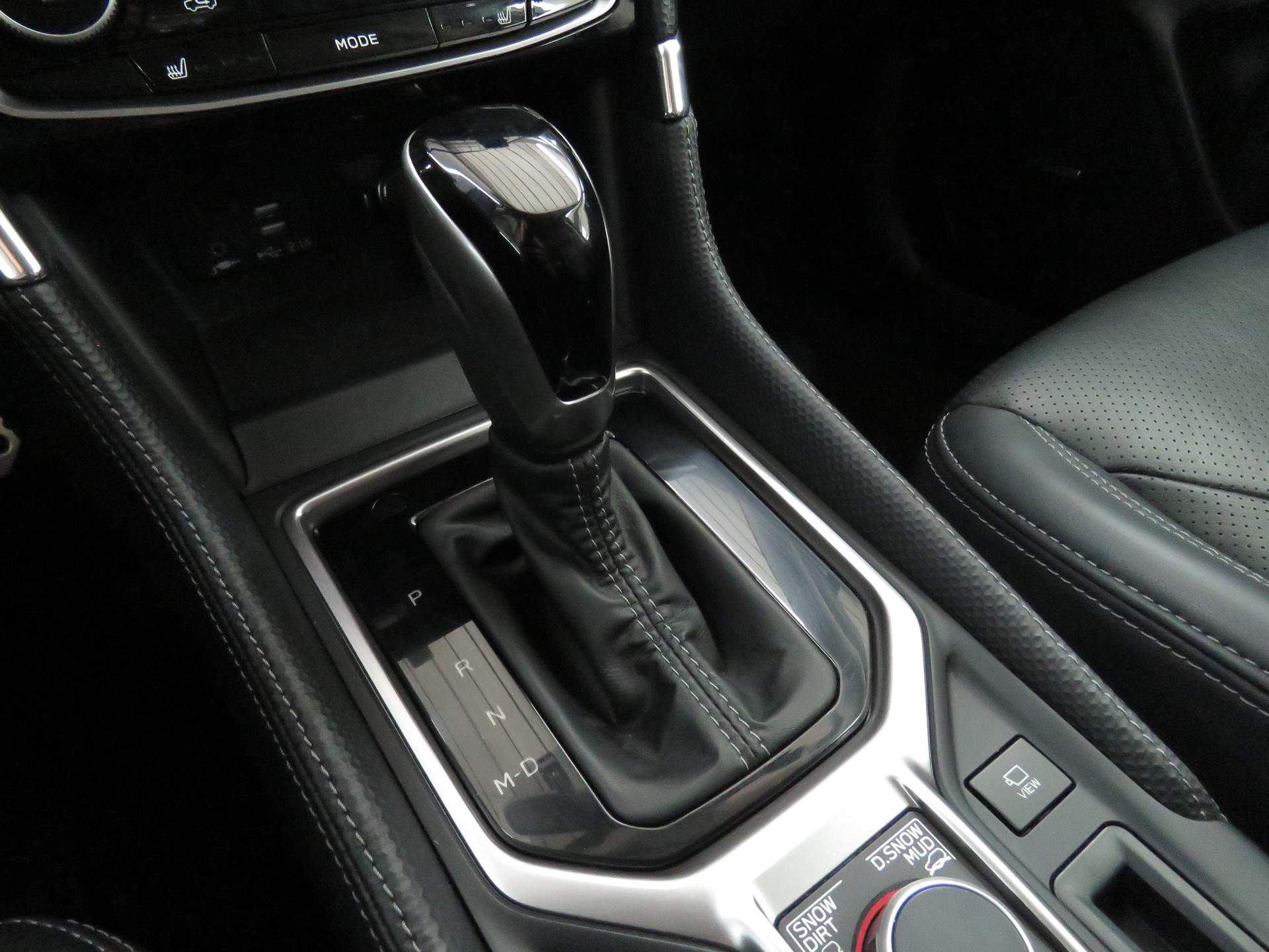 SUBARU Forester 2.0i e-Boxer Luxury Lineartronic-image-16