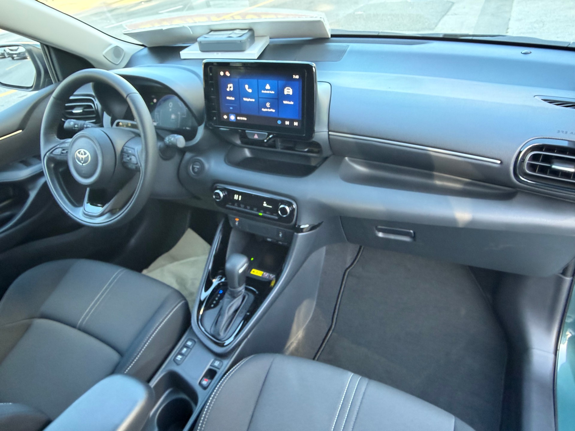 TOYOTA Yaris 1.5 Trend e-CVT-image-11