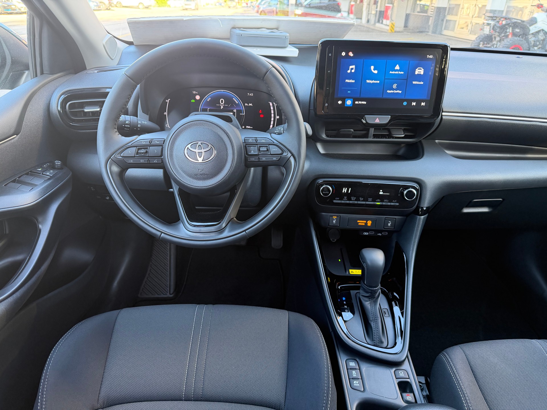 TOYOTA Yaris 1.5 Trend e-CVT-image-18