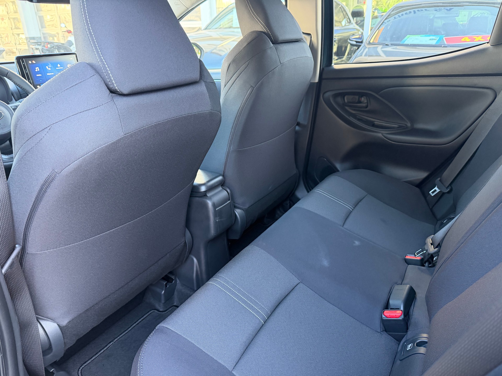 TOYOTA Yaris 1.5 Trend e-CVT-image-19