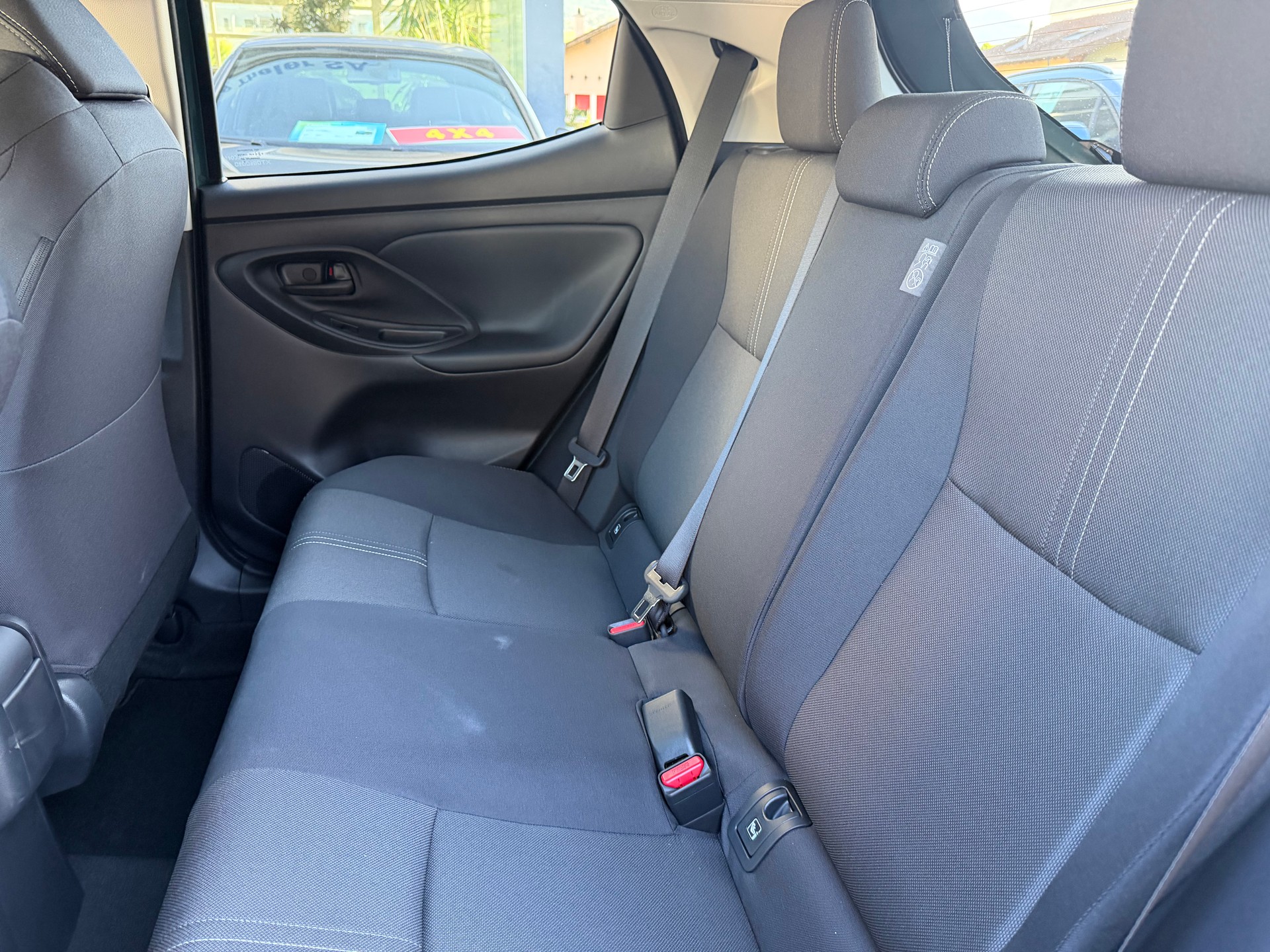 TOYOTA Yaris 1.5 Trend e-CVT-image-14