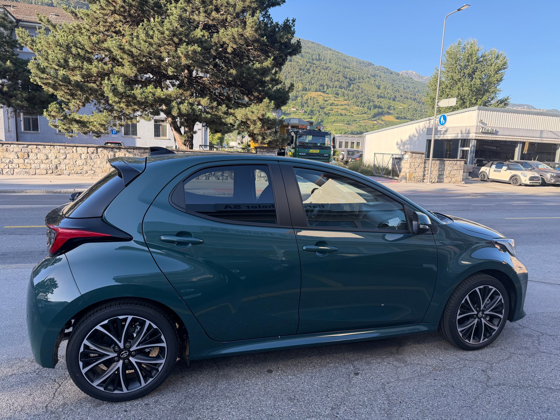 TOYOTA Yaris 1.5 Trend e-CVT-image-5