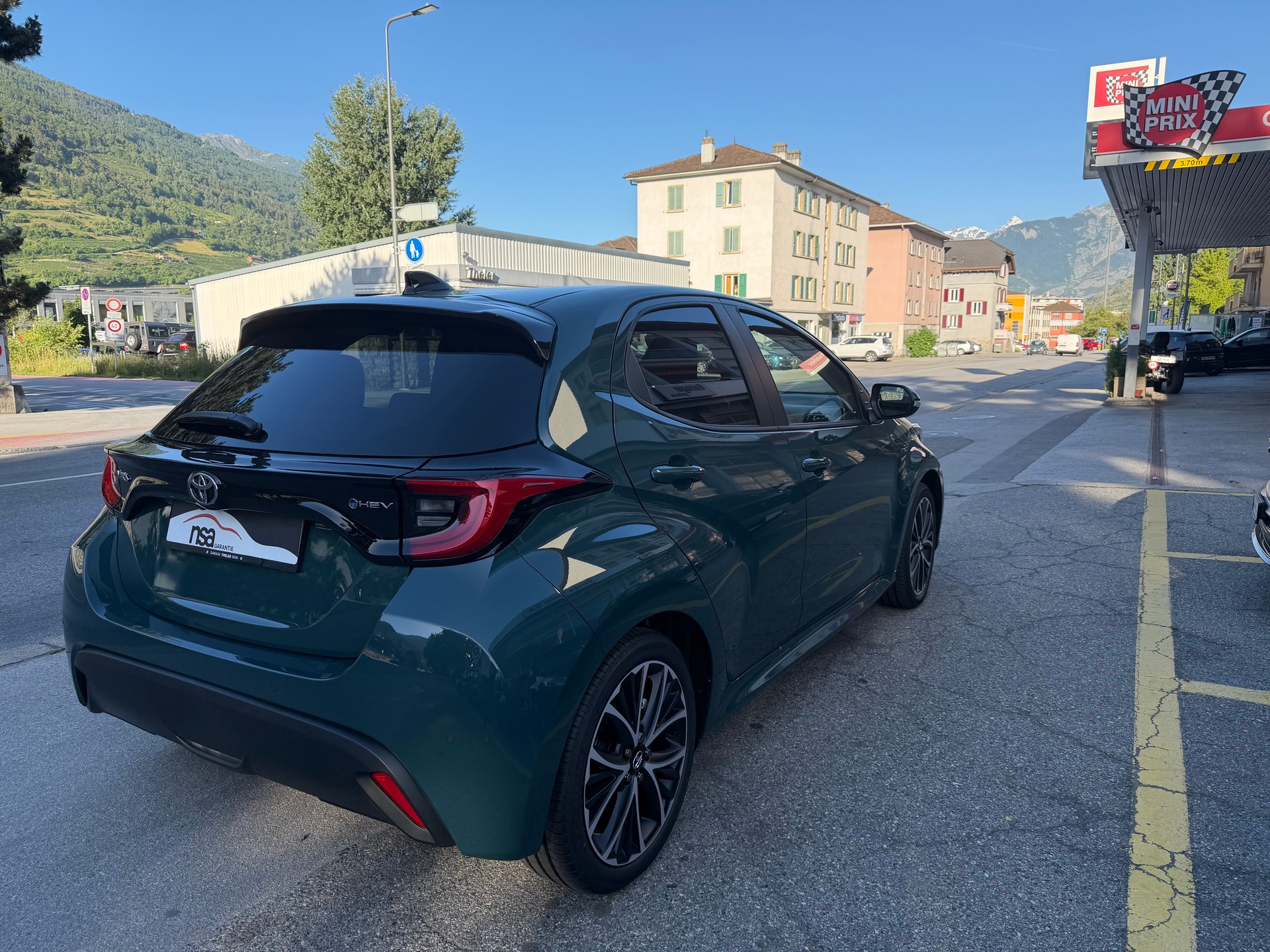 TOYOTA Yaris 1.5 Trend e-CVT-image-4