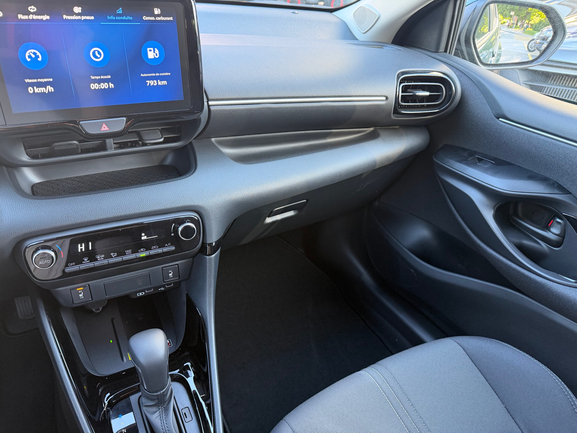 TOYOTA Yaris 1.5 Trend e-CVT-image-8