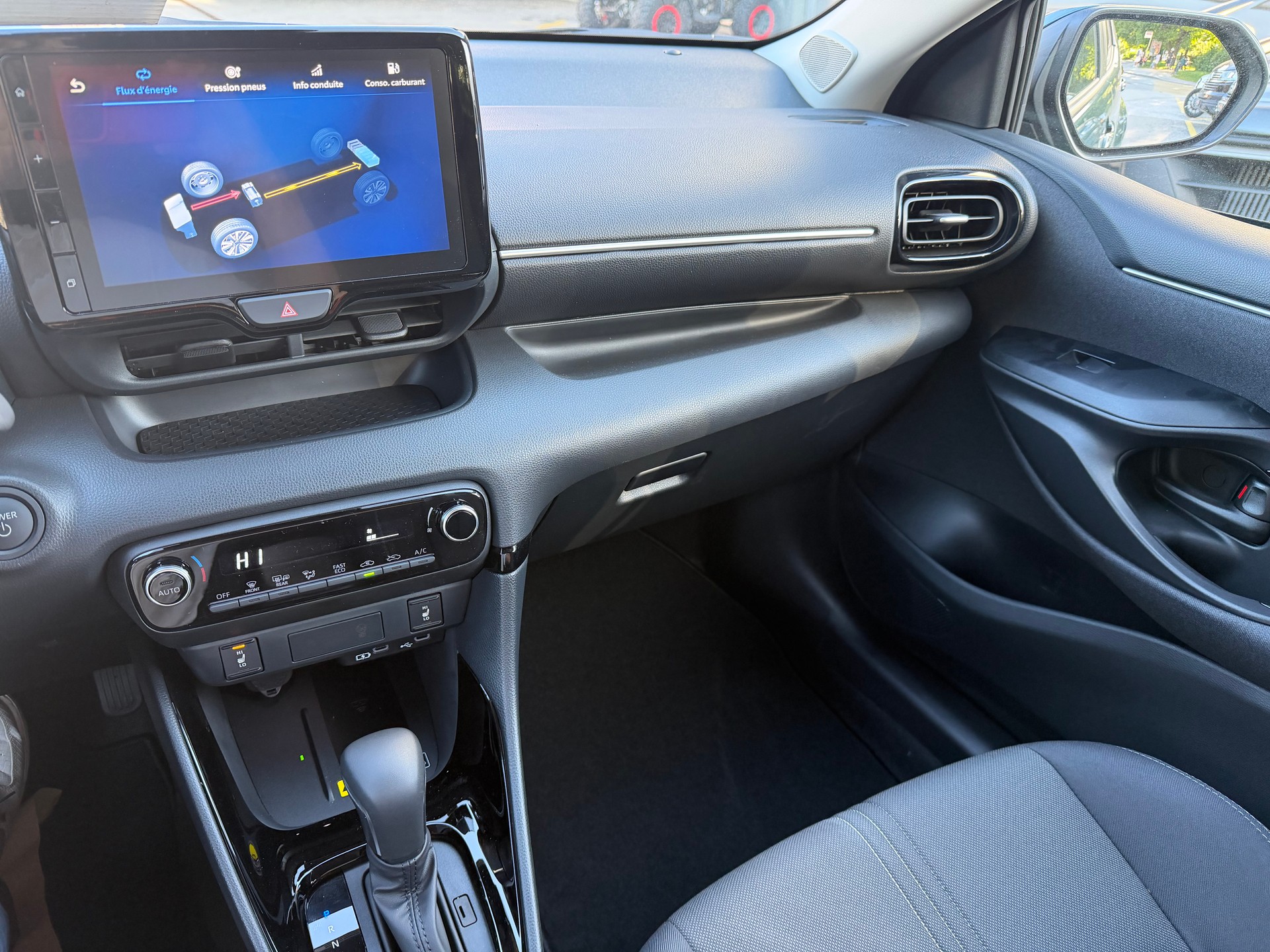 TOYOTA Yaris 1.5 Trend e-CVT-image-9