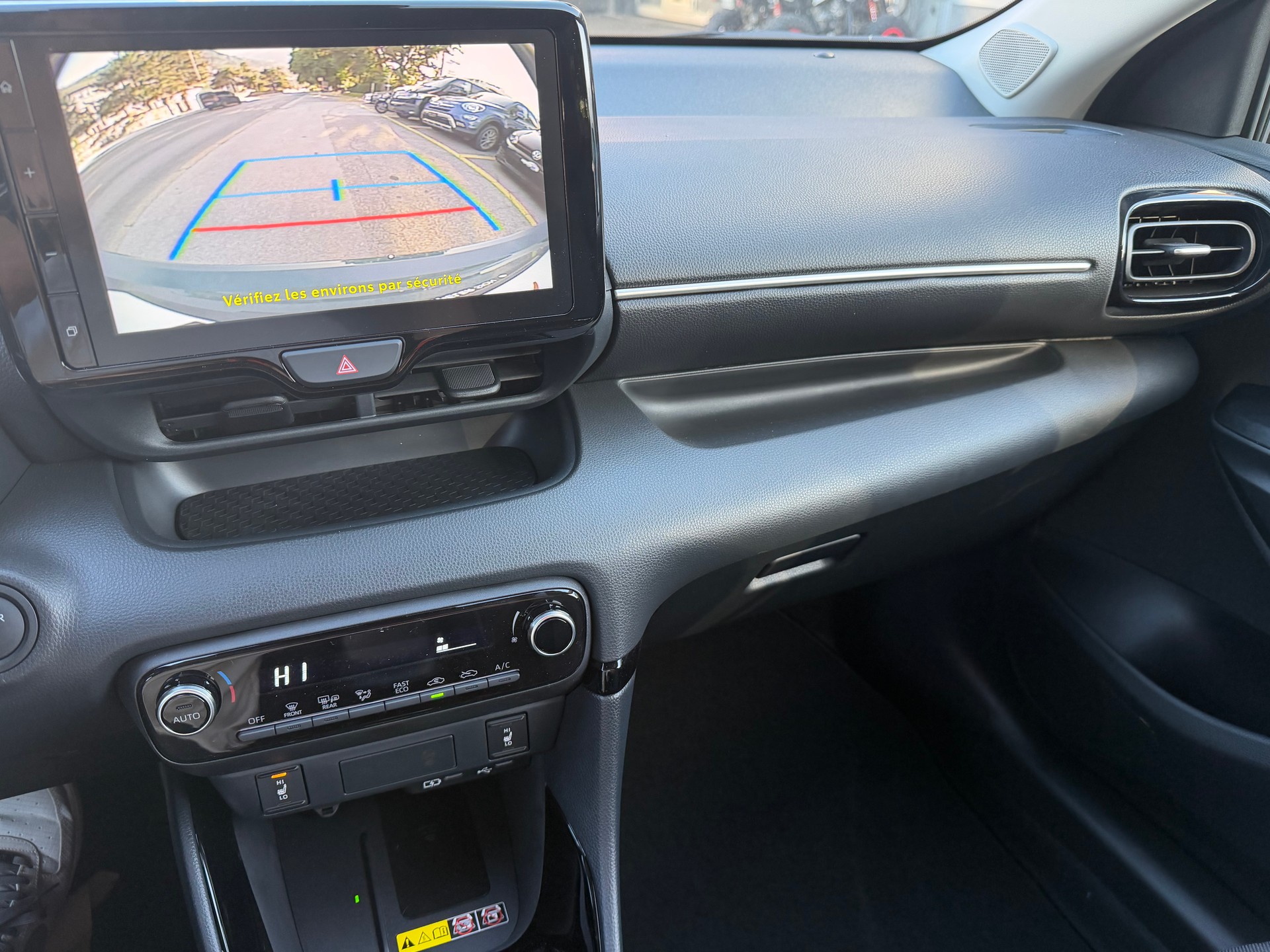 TOYOTA Yaris 1.5 Trend e-CVT-image-10