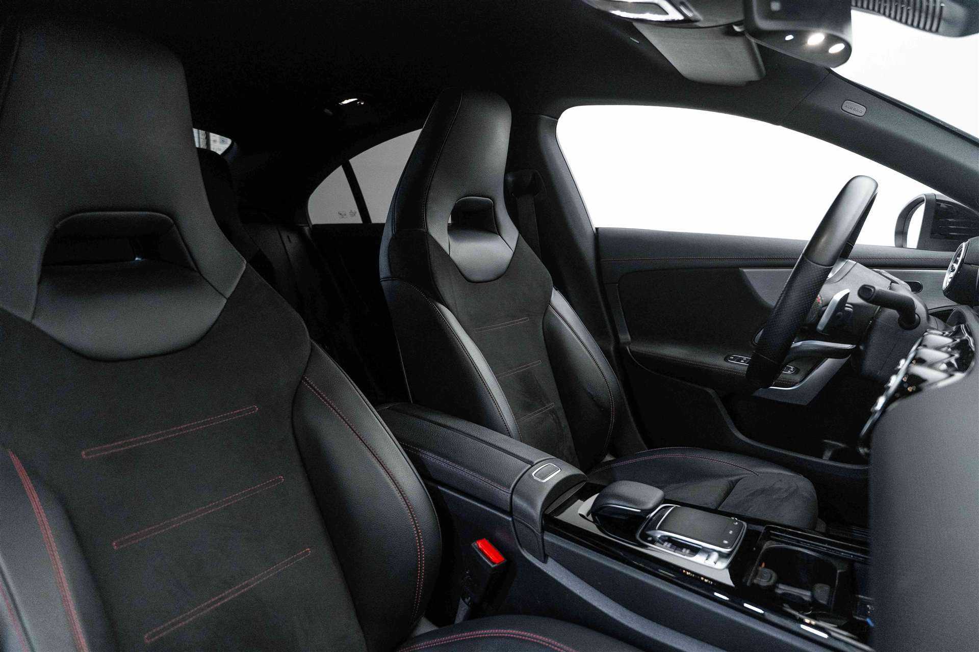 MERCEDES-BENZ CLA 250 4Matic AMG Line 7G-DCT-image-10