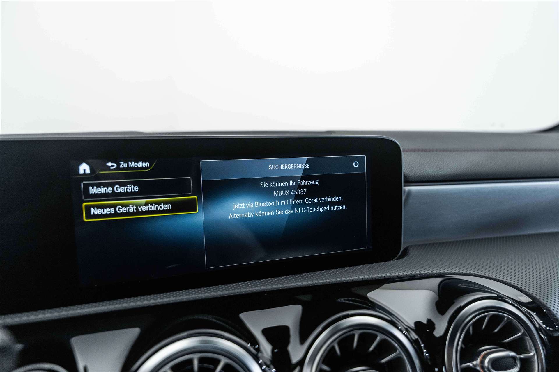 MERCEDES-BENZ CLA 250 4Matic AMG Line 7G-DCT-image-19