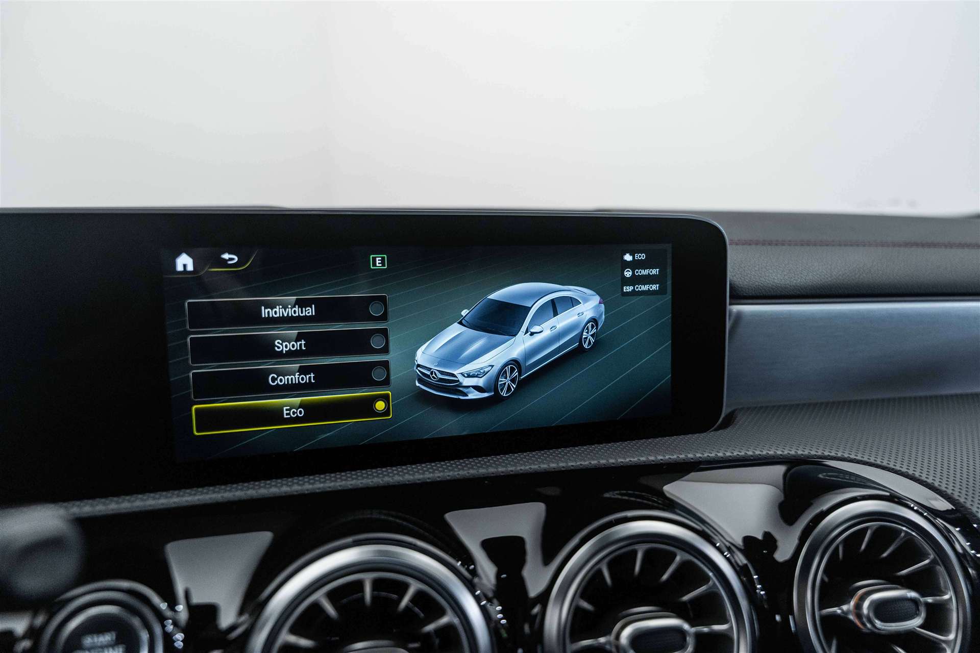 MERCEDES-BENZ CLA 250 4Matic AMG Line 7G-DCT-image-21