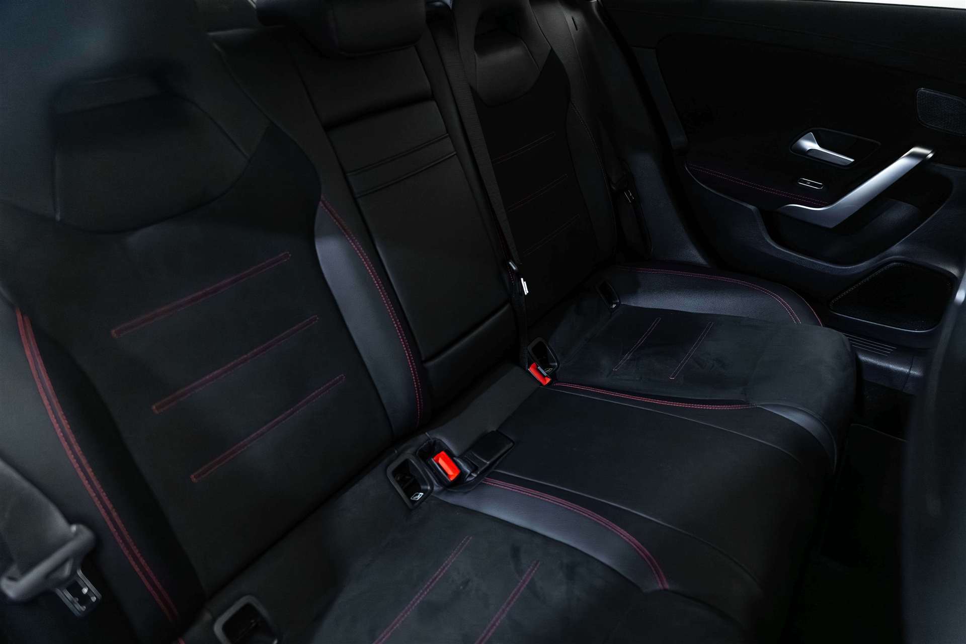 MERCEDES-BENZ CLA 250 4Matic AMG Line 7G-DCT-image-12