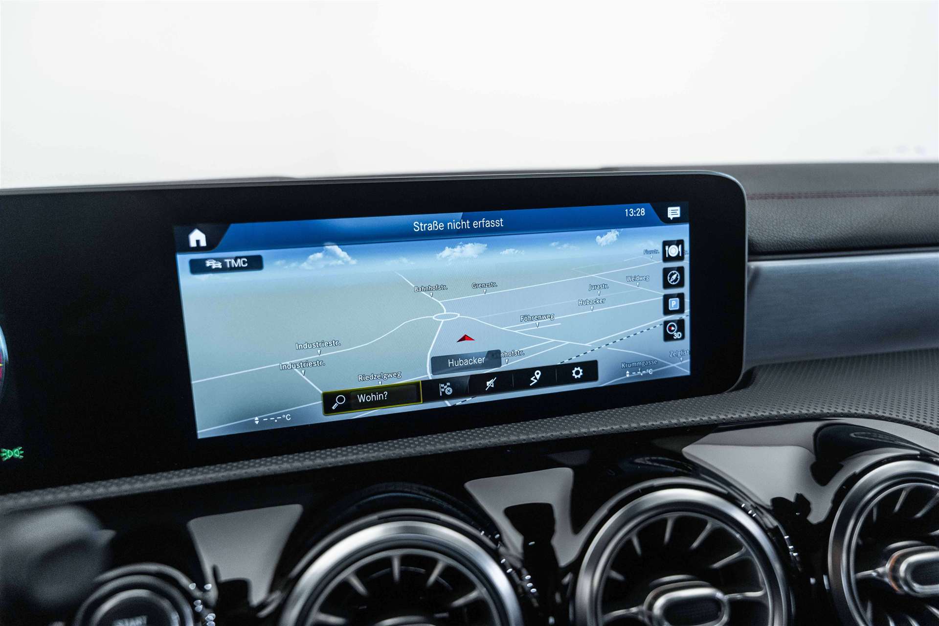 MERCEDES-BENZ CLA 250 4Matic AMG Line 7G-DCT-image-17