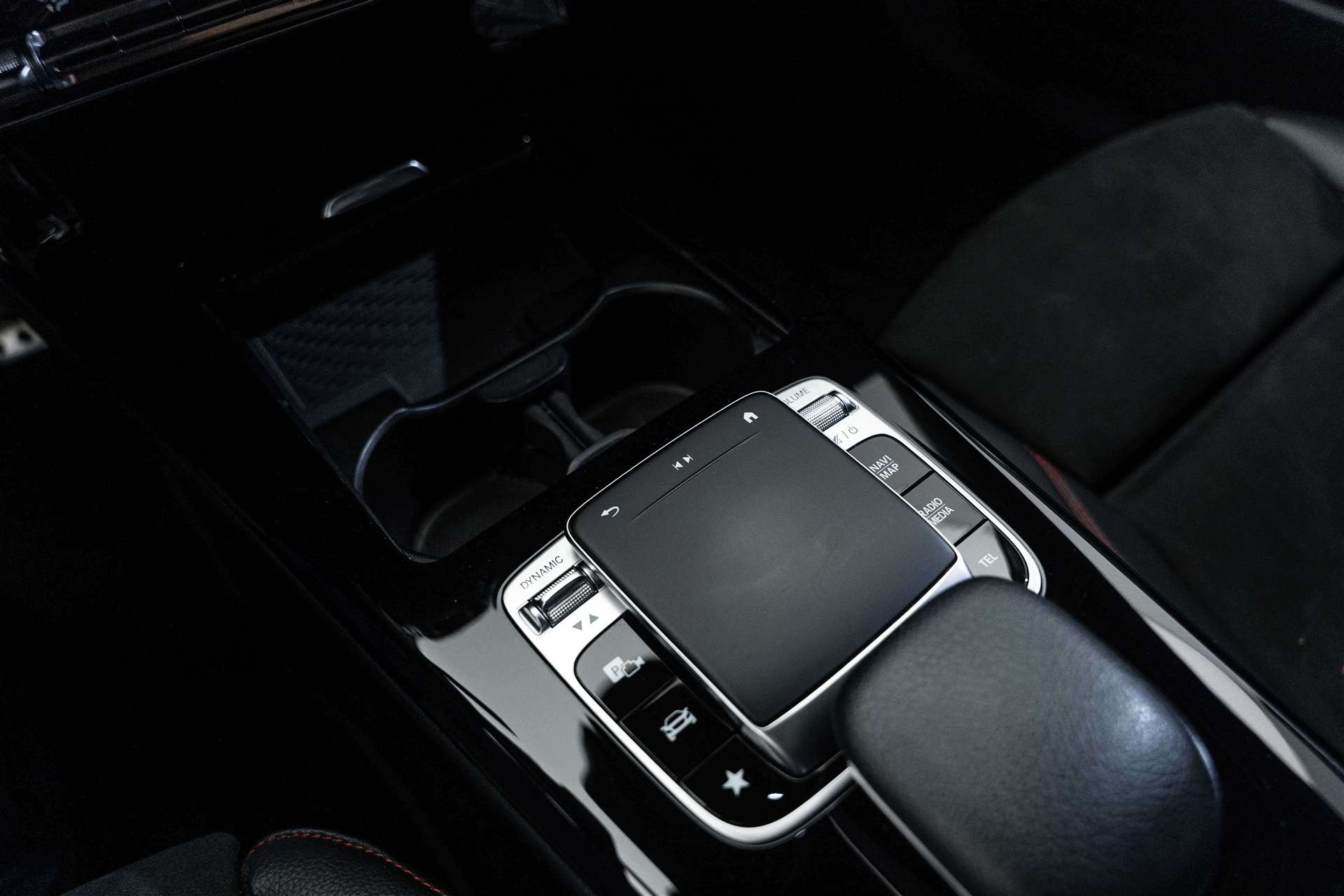 MERCEDES-BENZ CLA 250 4Matic AMG Line 7G-DCT-image-25