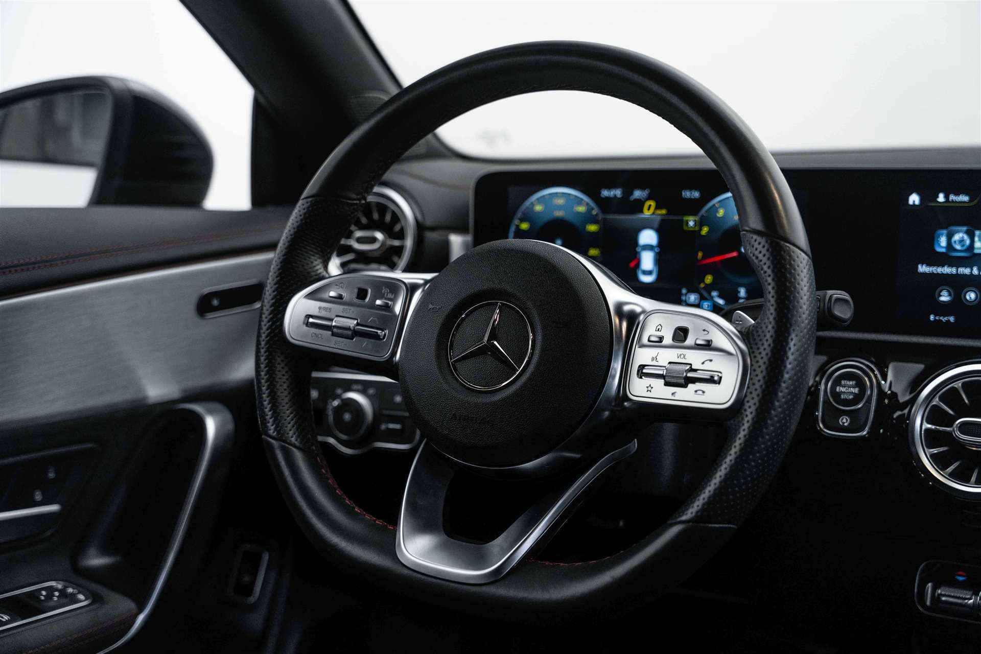 MERCEDES-BENZ CLA 250 4Matic AMG Line 7G-DCT-image-8