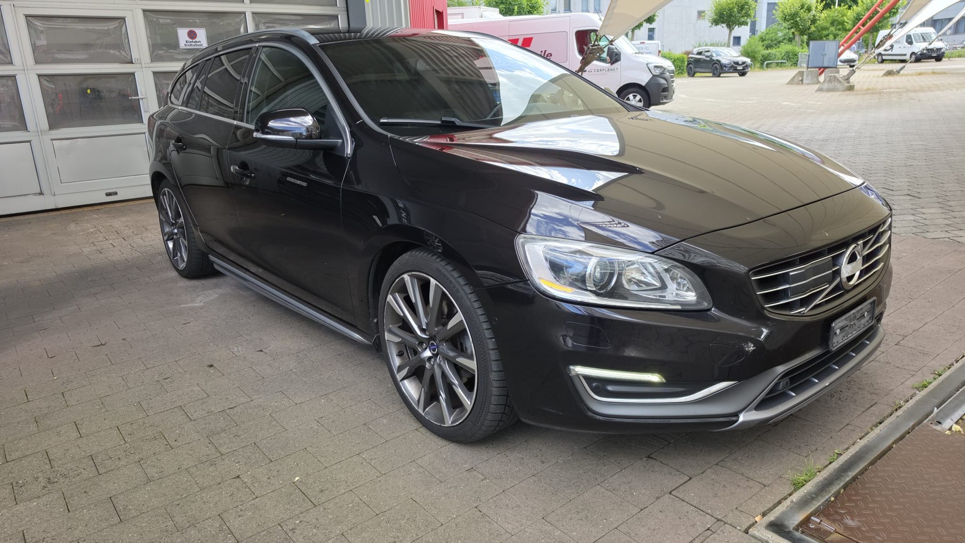 VOLVO V60 D4 Summum Geartronic-image-1