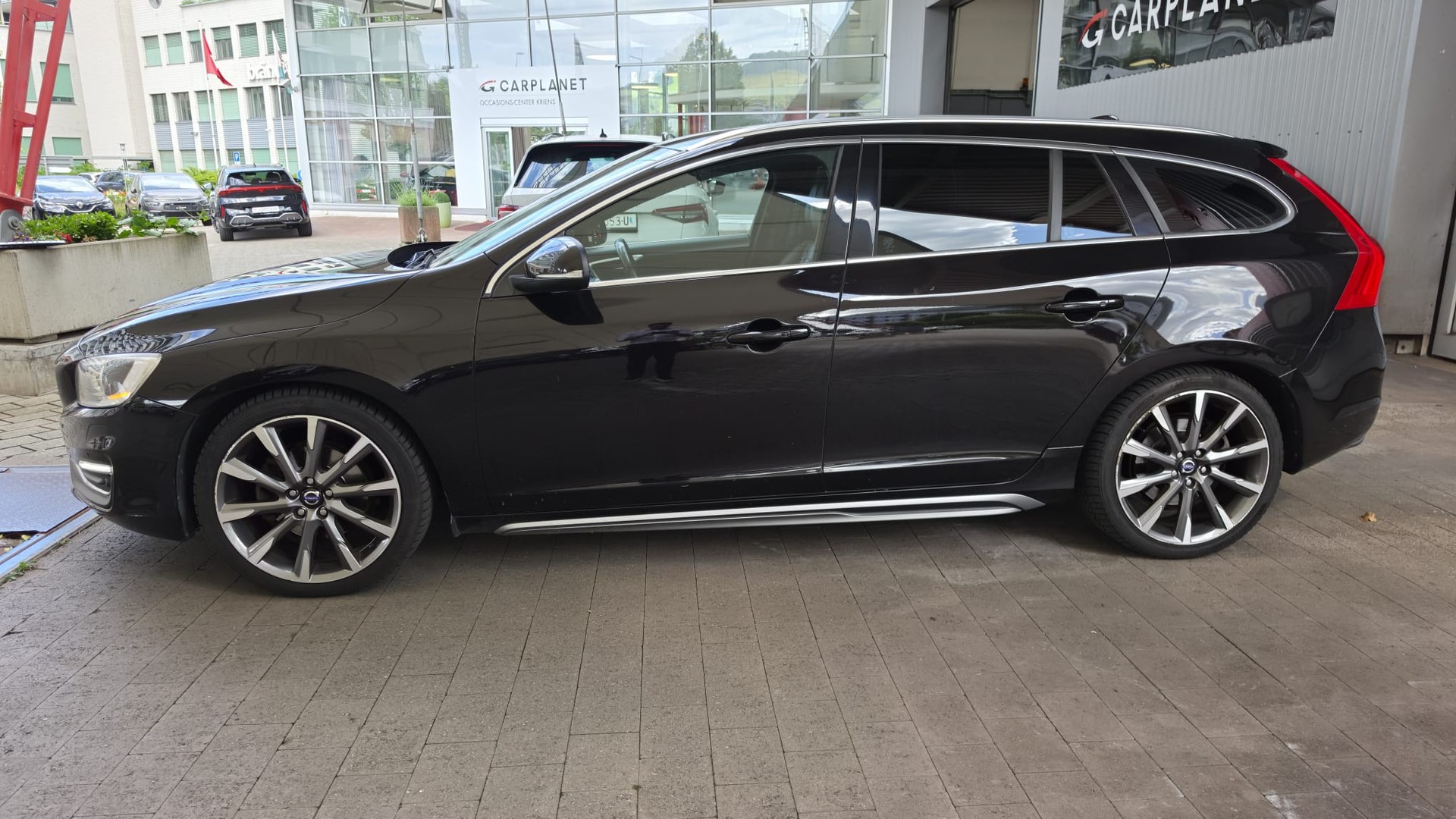 VOLVO V60 D4 Summum Geartronic-image-4