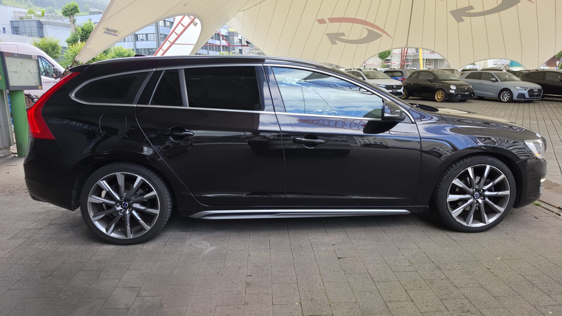 VOLVO V60 D4 Summum Geartronic-image-5