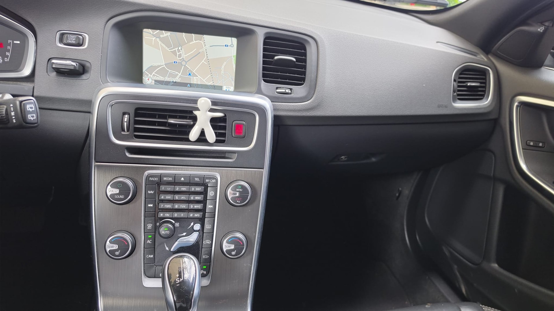 VOLVO V60 D4 Summum Geartronic-image-7