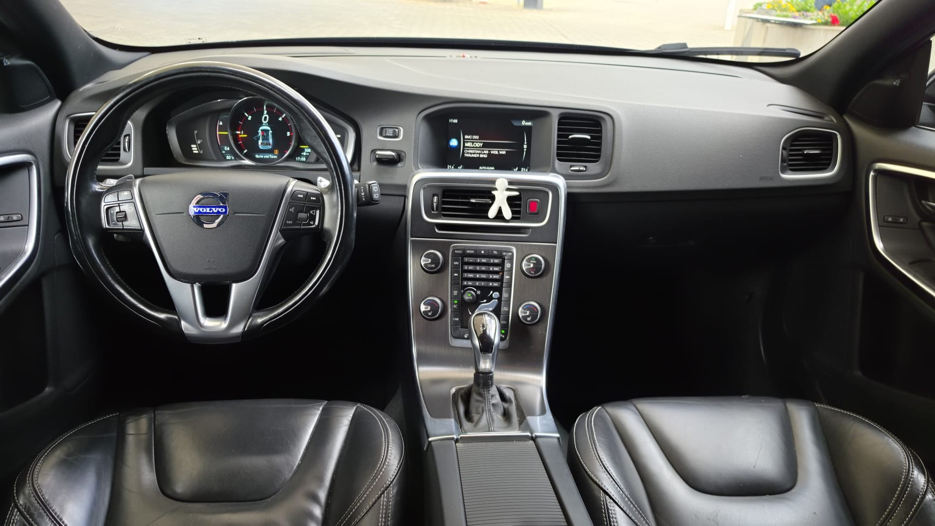 VOLVO V60 D4 Summum Geartronic-image-11
