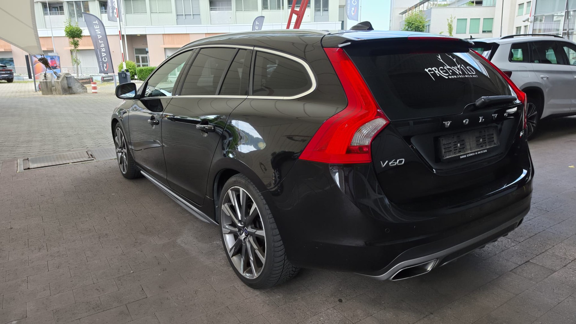 VOLVO V60 D4 Summum Geartronic-image-2