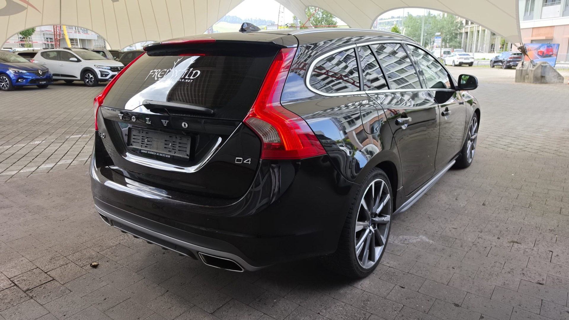 VOLVO V60 D4 Summum Geartronic-image-3