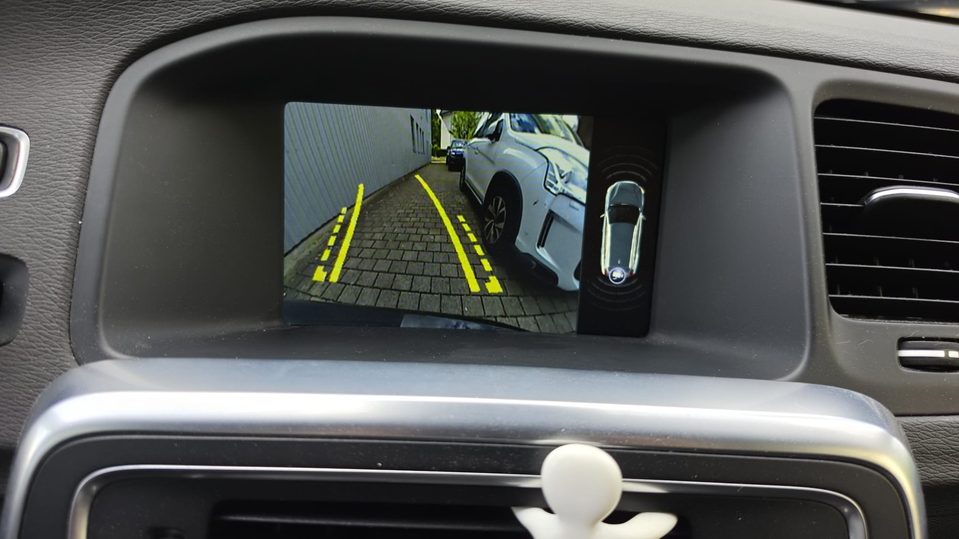 VOLVO V60 D4 Summum Geartronic-image-8