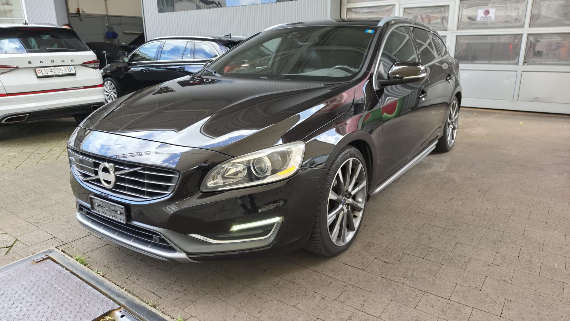 VOLVO V60 D4 Summum Geartronic-image-0