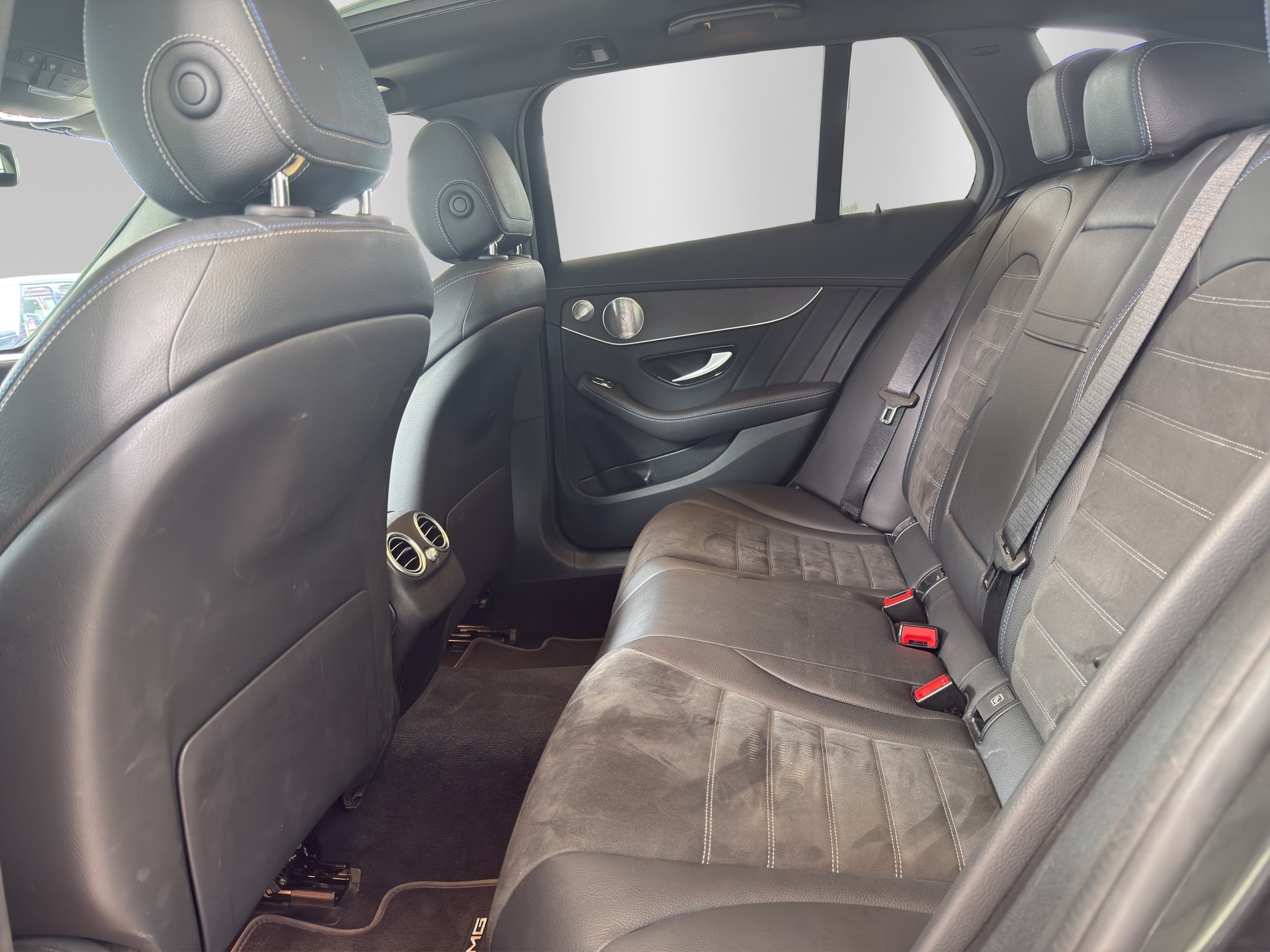 MERCEDES-BENZ C 220 d Swiss Star AMG Line 4M 9G-Tronic-image-16