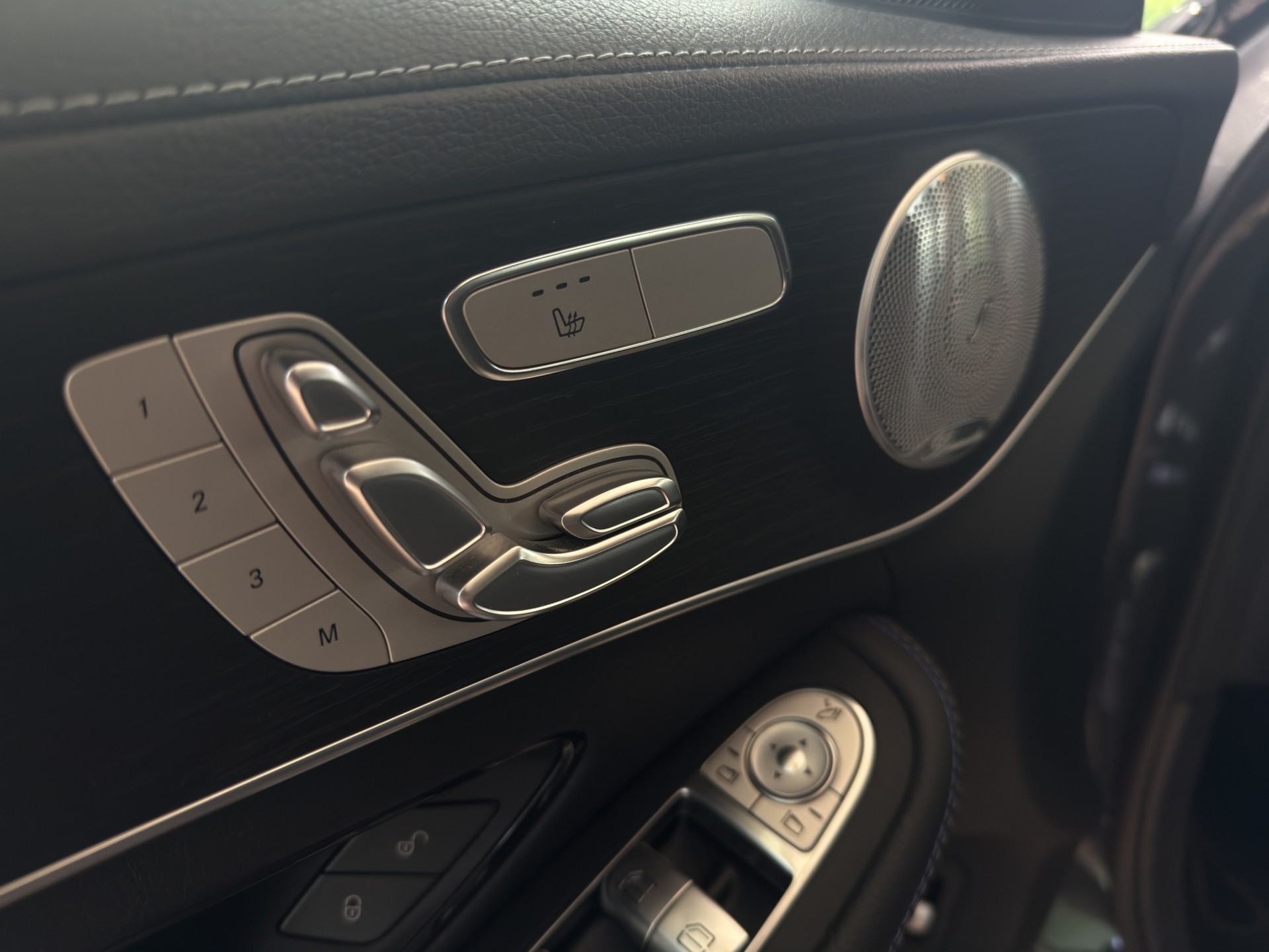MERCEDES-BENZ C 220 d Swiss Star AMG Line 4M 9G-Tronic-image-9