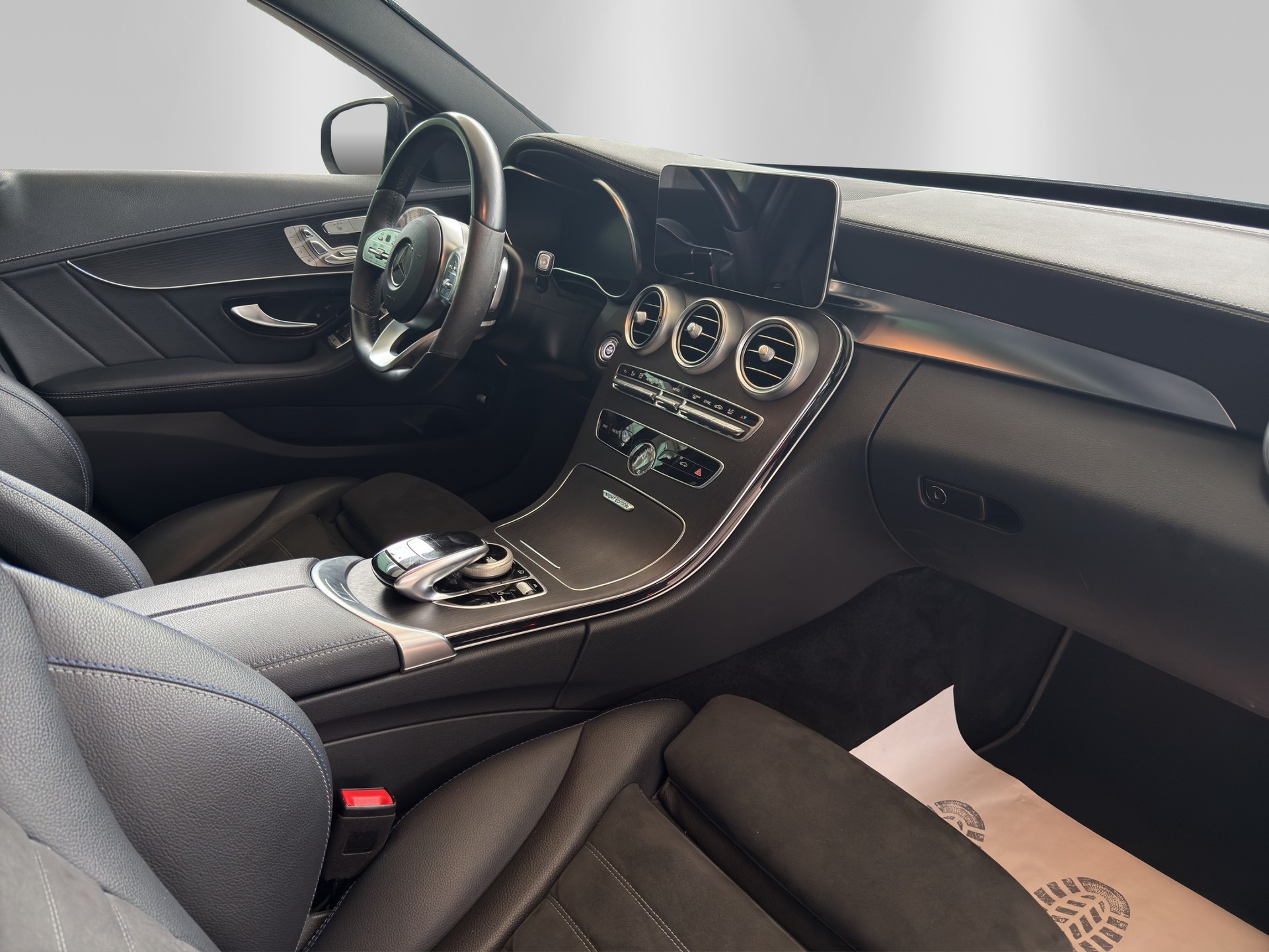 MERCEDES-BENZ C 220 d Swiss Star AMG Line 4M 9G-Tronic-image-15