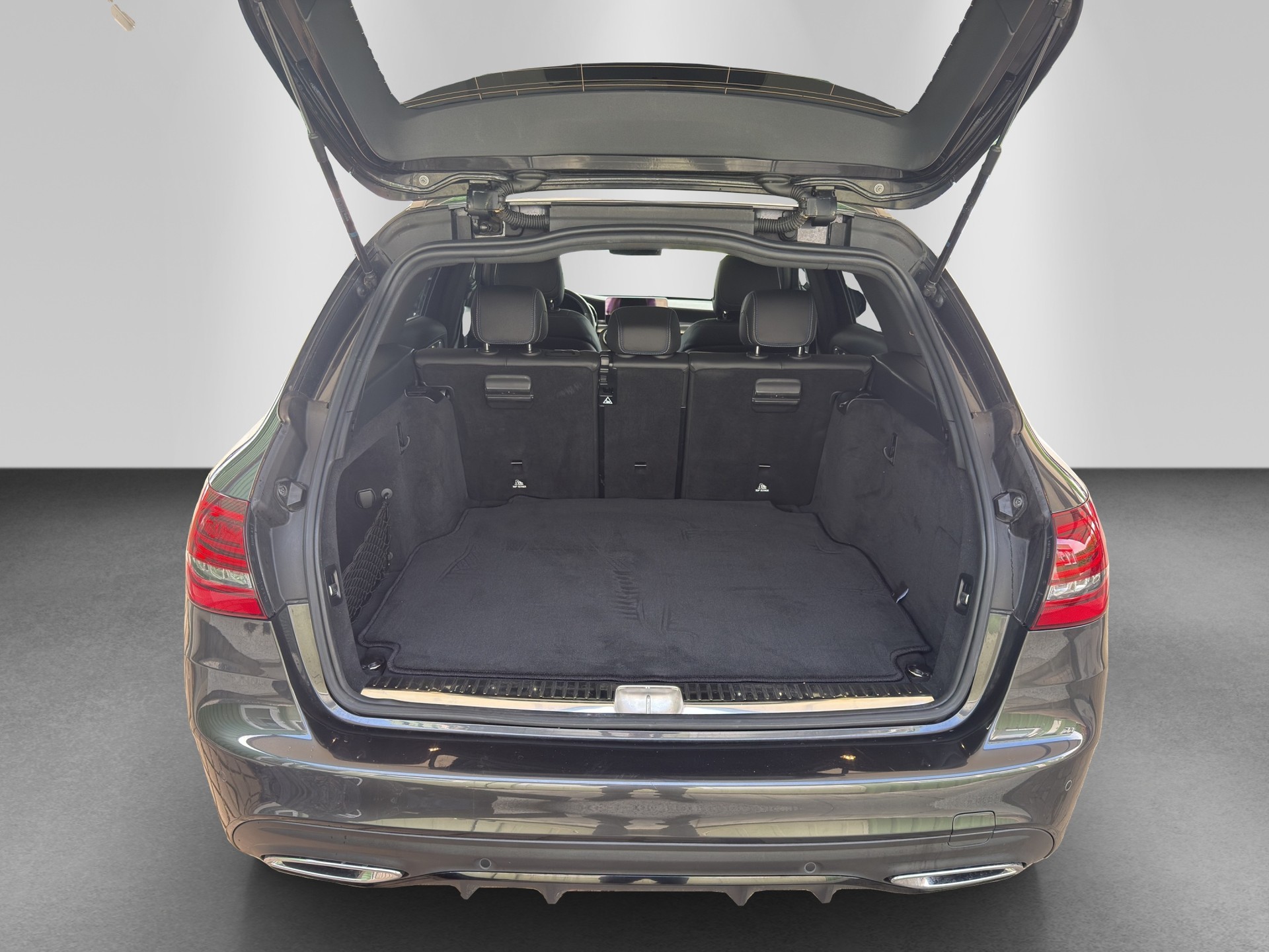 MERCEDES-BENZ C 220 d Swiss Star AMG Line 4M 9G-Tronic-image-18