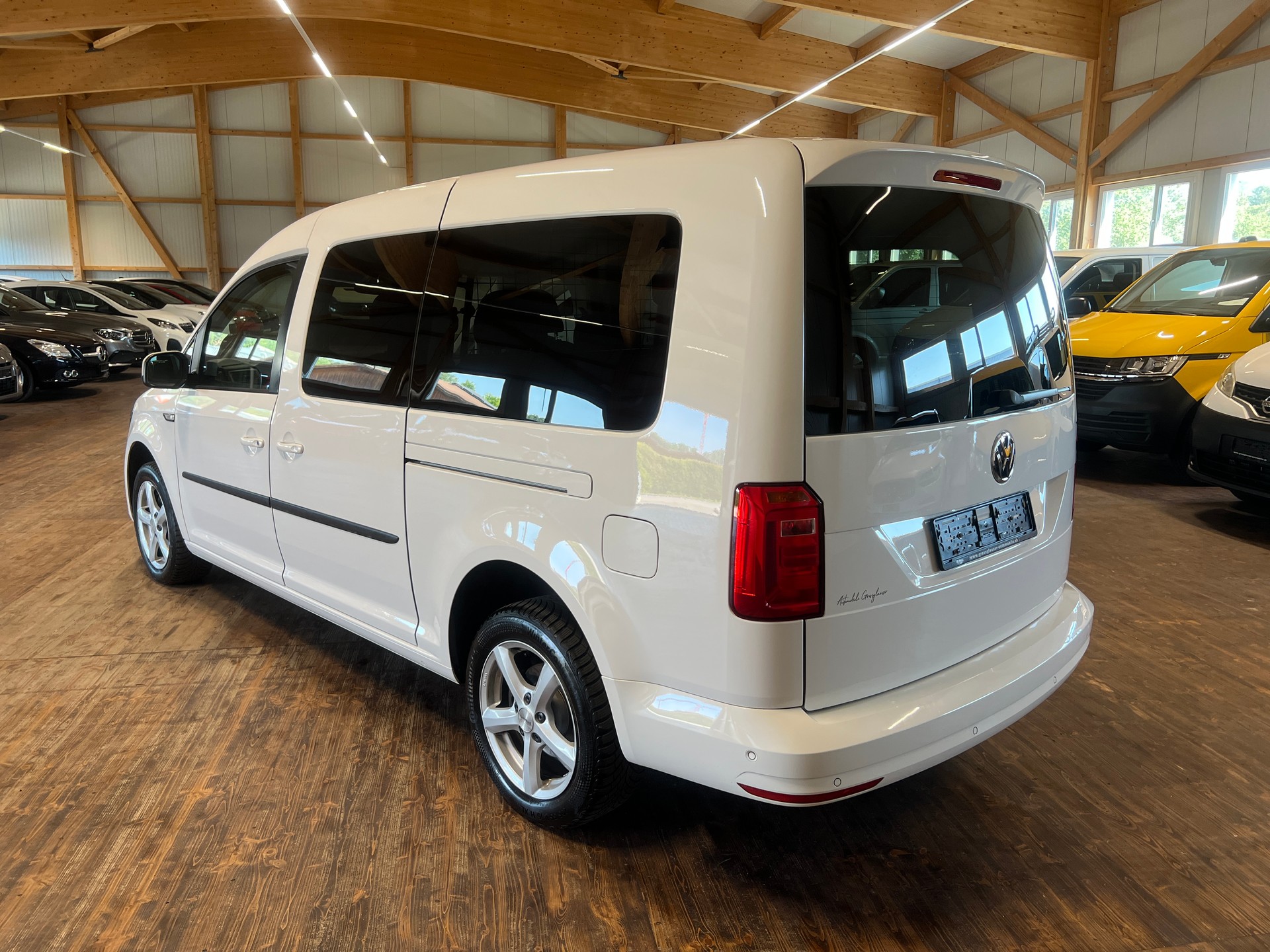 VW Caddy Maxi 2.0 TDI Trendline 4Motion DSG-image-6
