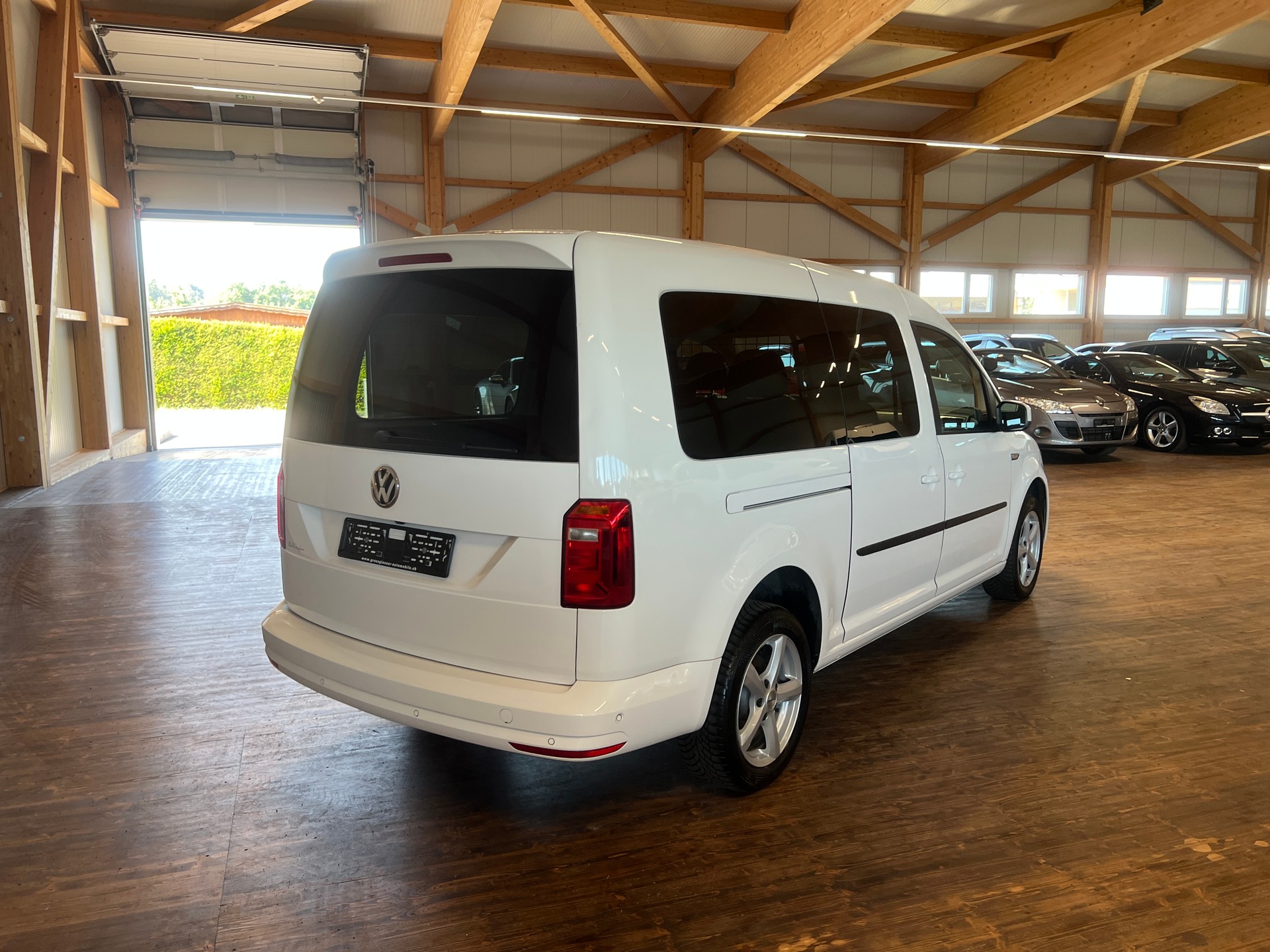 VW Caddy Maxi 2.0 TDI Trendline 4Motion DSG-image-4