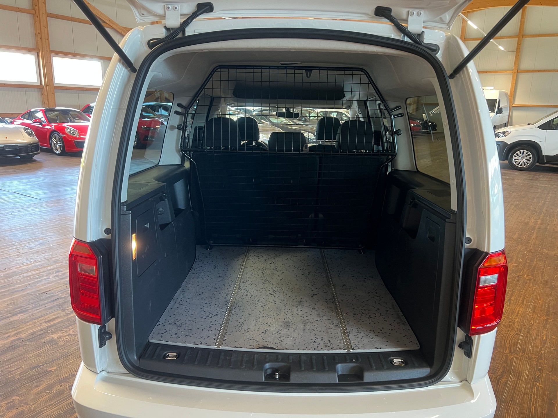 VW Caddy Maxi 2.0 TDI Trendline 4Motion DSG-image-14