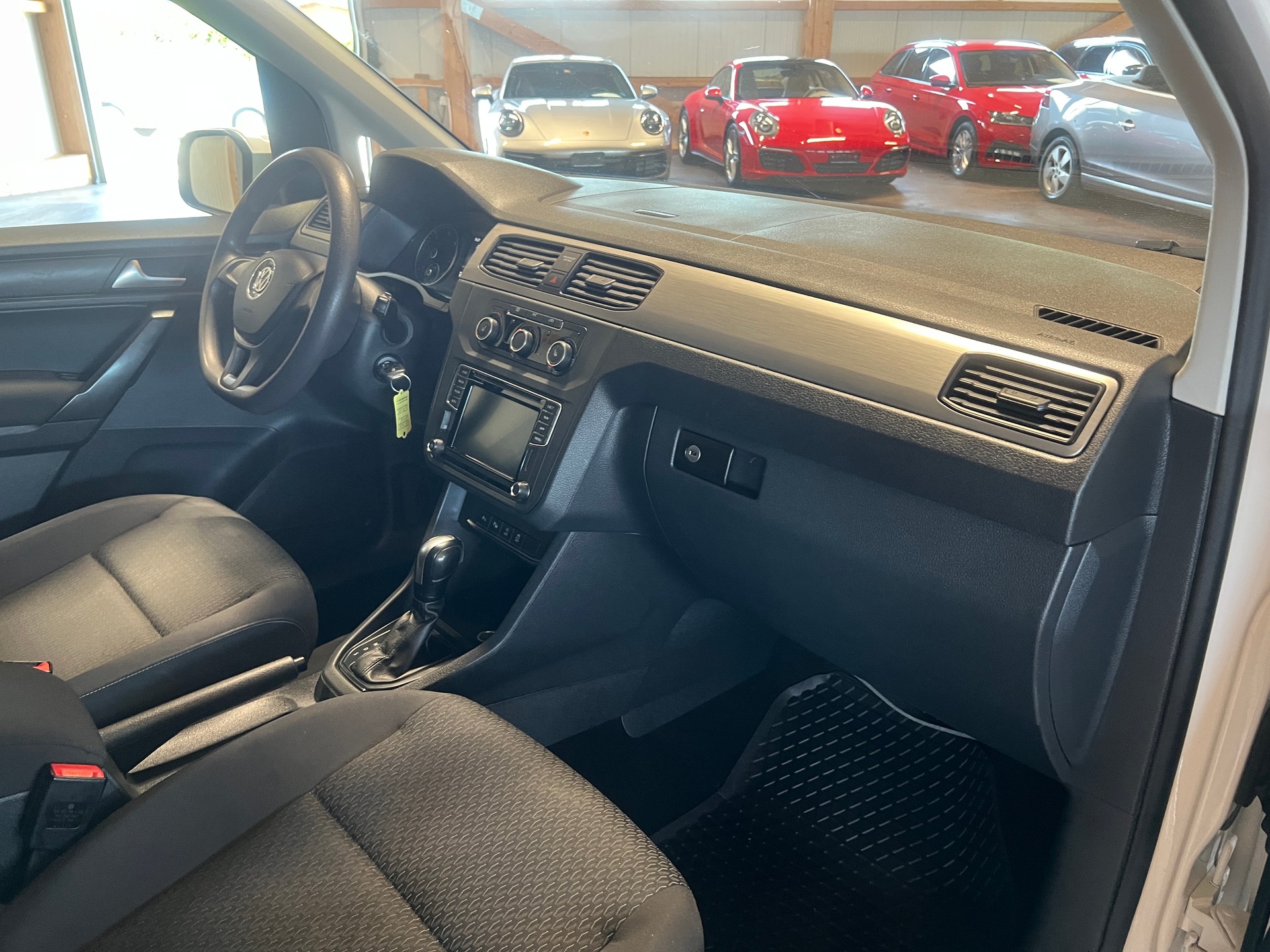 VW Caddy Maxi 2.0 TDI Trendline 4Motion DSG-image-12
