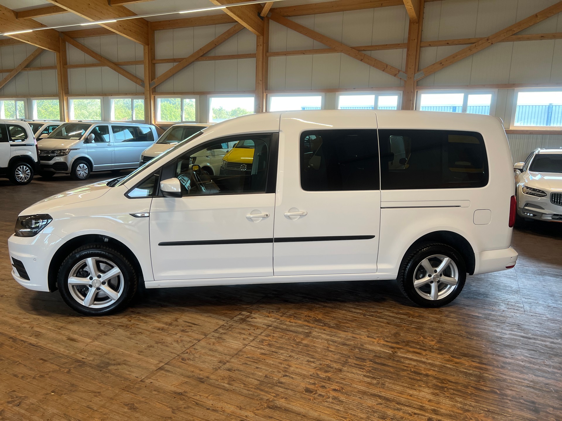 VW Caddy Maxi 2.0 TDI Trendline 4Motion DSG-image-7