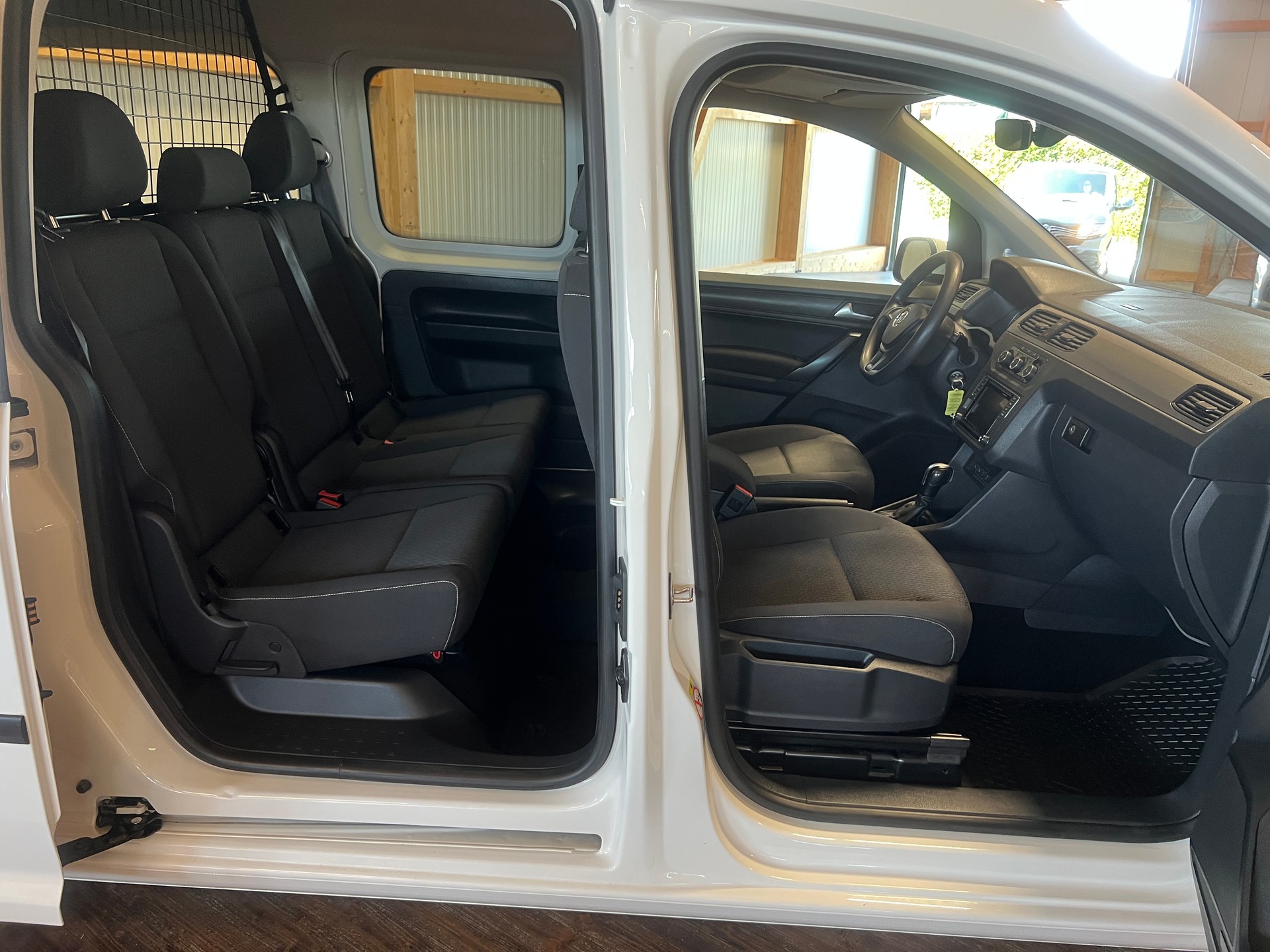 VW Caddy Maxi 2.0 TDI Trendline 4Motion DSG-image-13