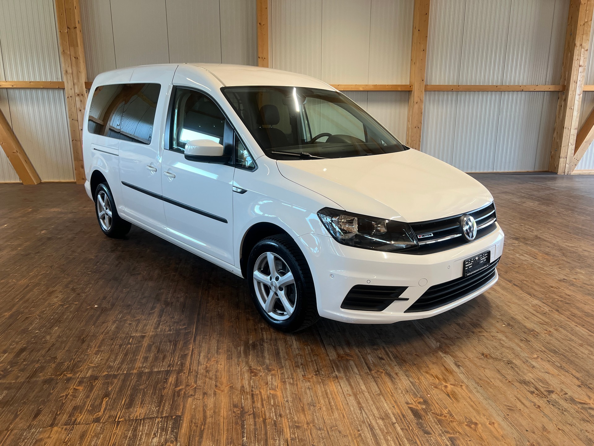 VW Caddy Maxi 2.0 TDI Trendline 4Motion DSG-image-2