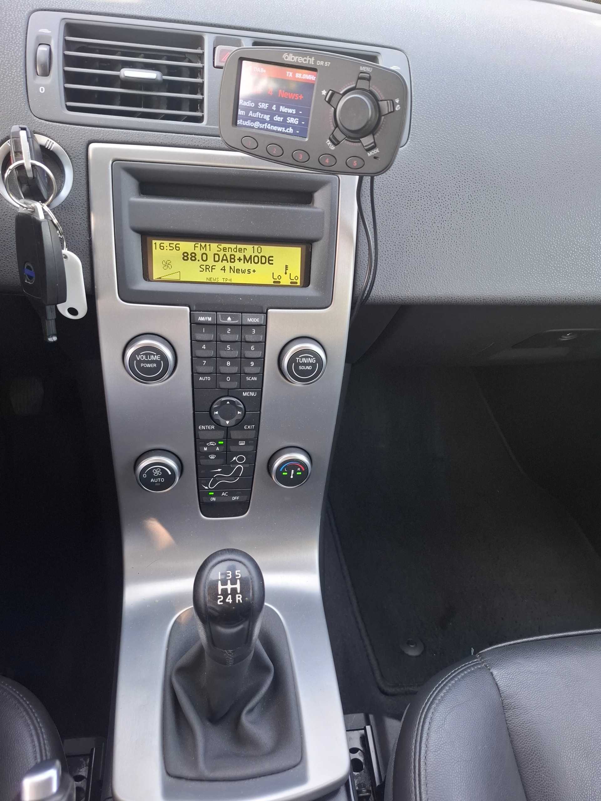 VOLVO V50 2.4I-image-12