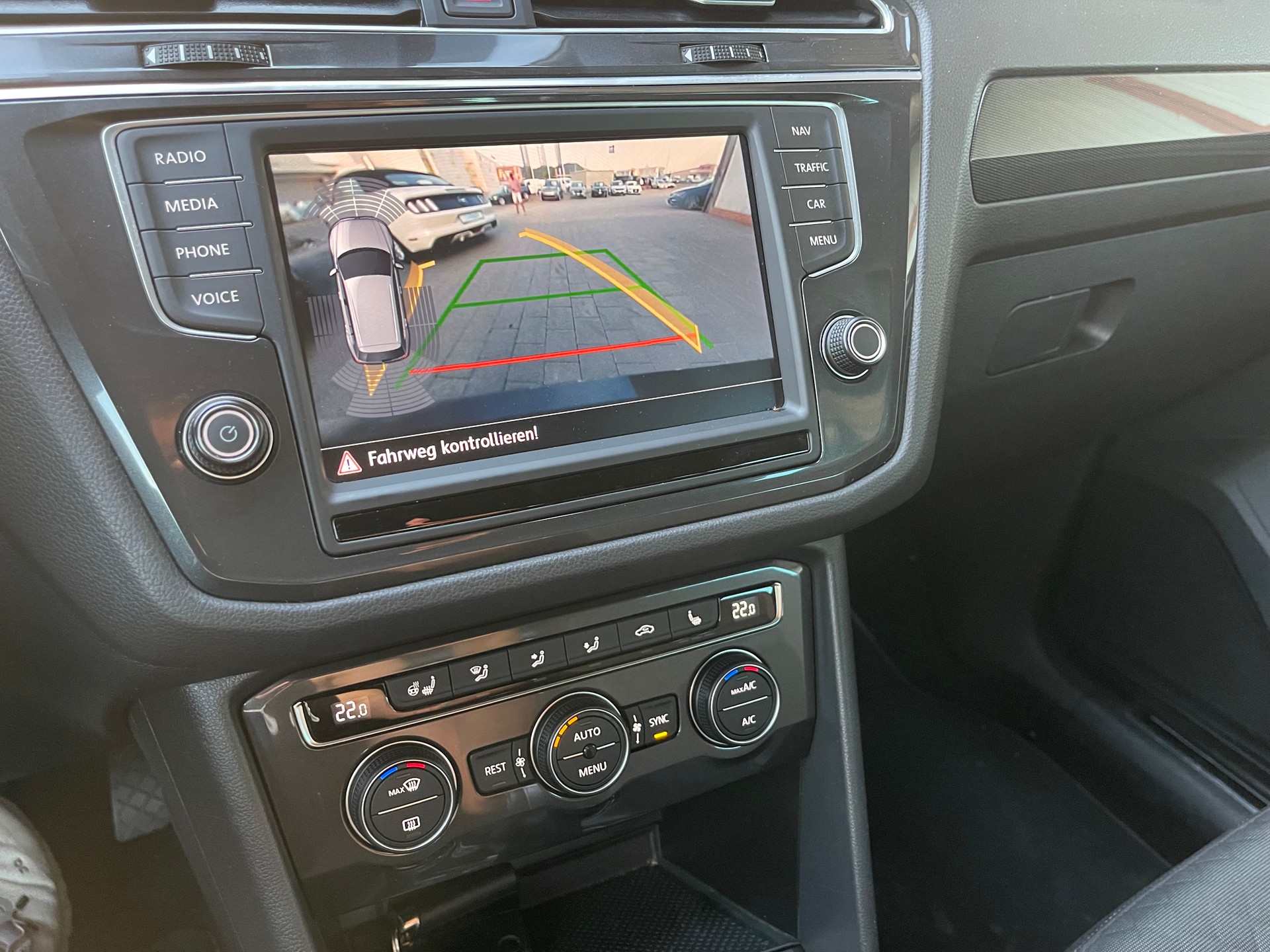 VW Tiguan 2.0 TDI SCR Comfortline 4Motion DSG-image-13