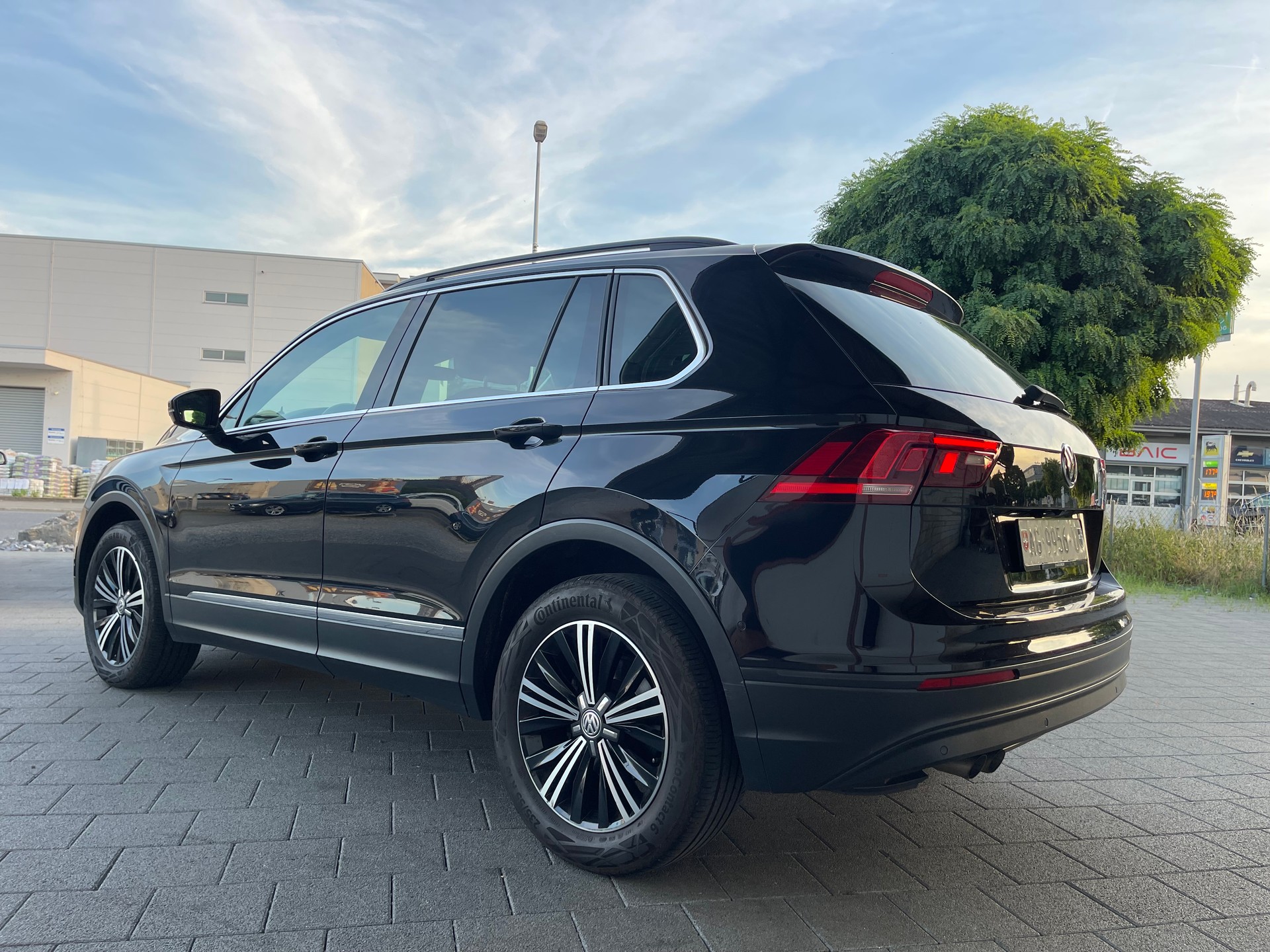 VW Tiguan 2.0 TDI SCR Comfortline 4Motion DSG-image-4