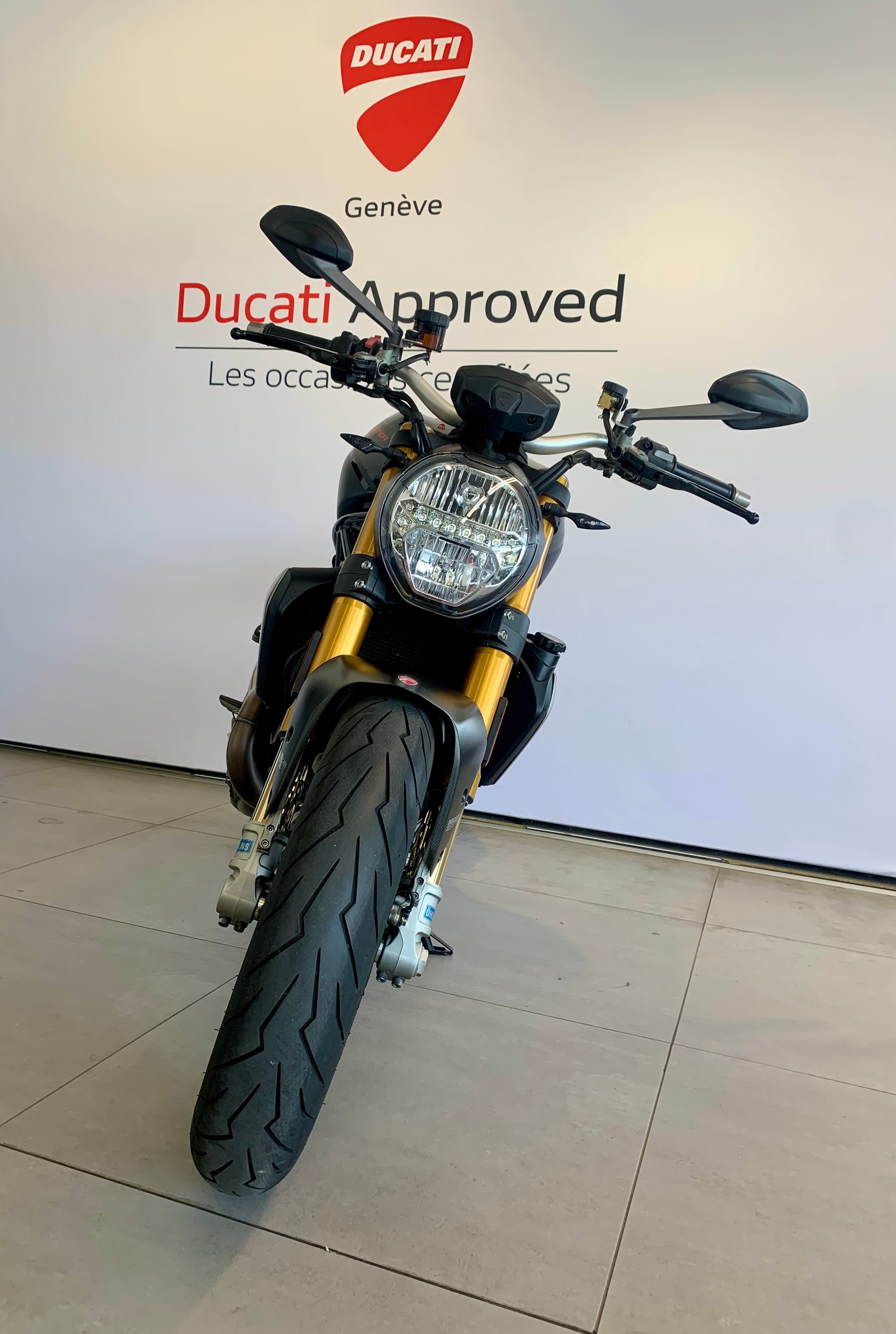 DUCATI Monster 1200 S-showroom-element-2