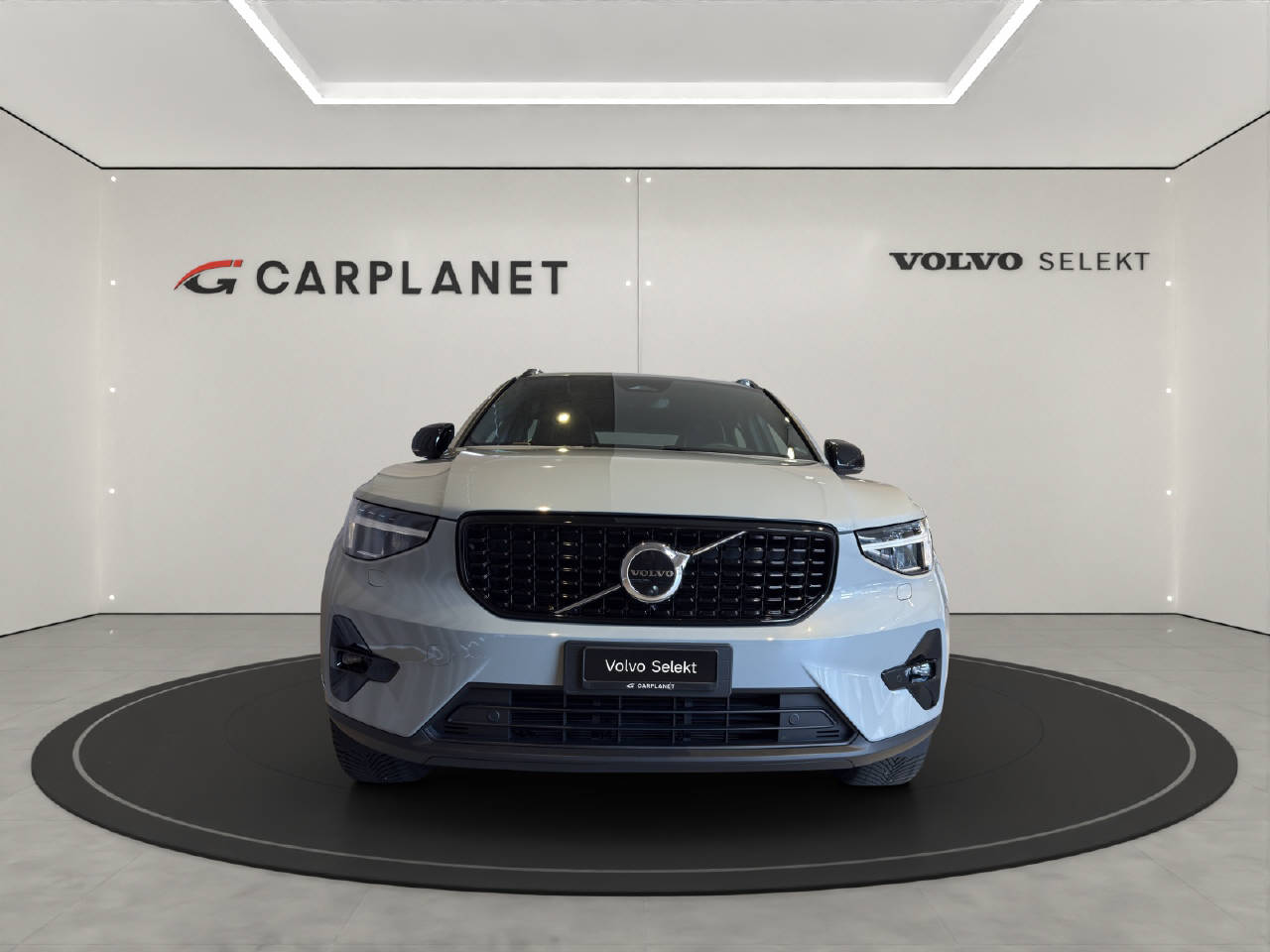 VOLVO XC40 2.0 B3 MH Plus Dark-image-3
