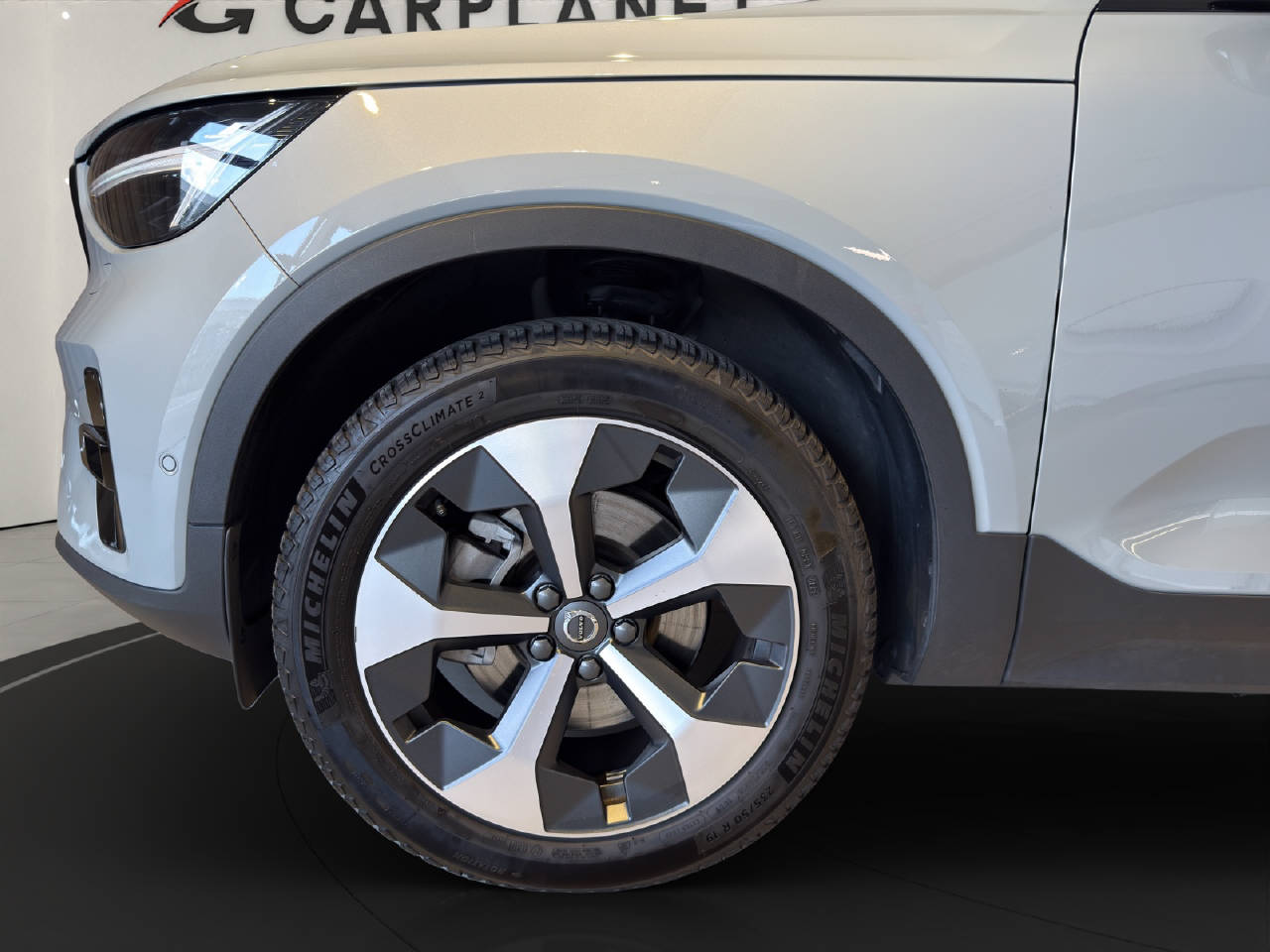 VOLVO XC40 2.0 B3 MH Plus Dark-image-10