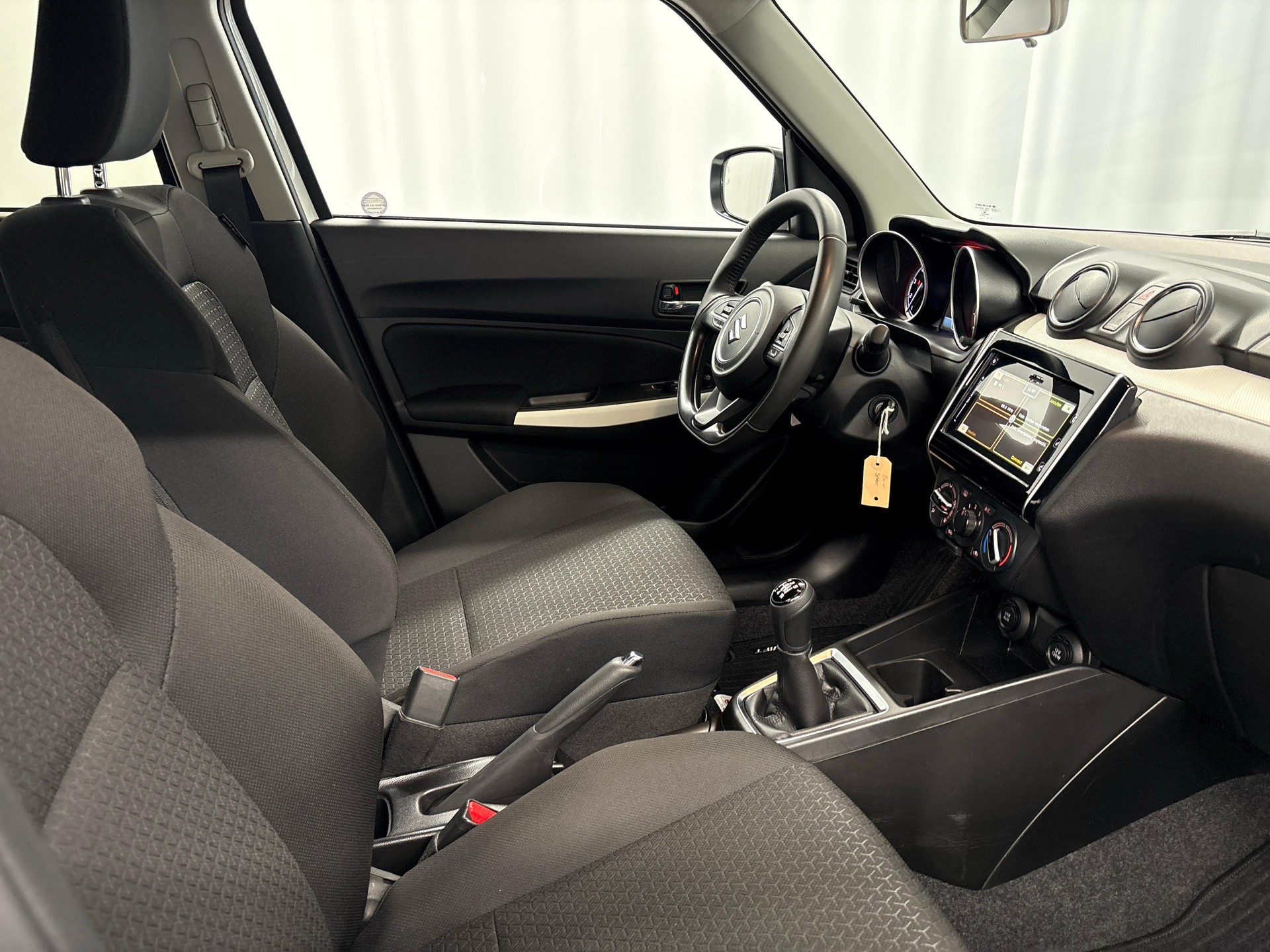 SUZUKI Swift 1.2 Compact+ Hybrid 4x4-image-9